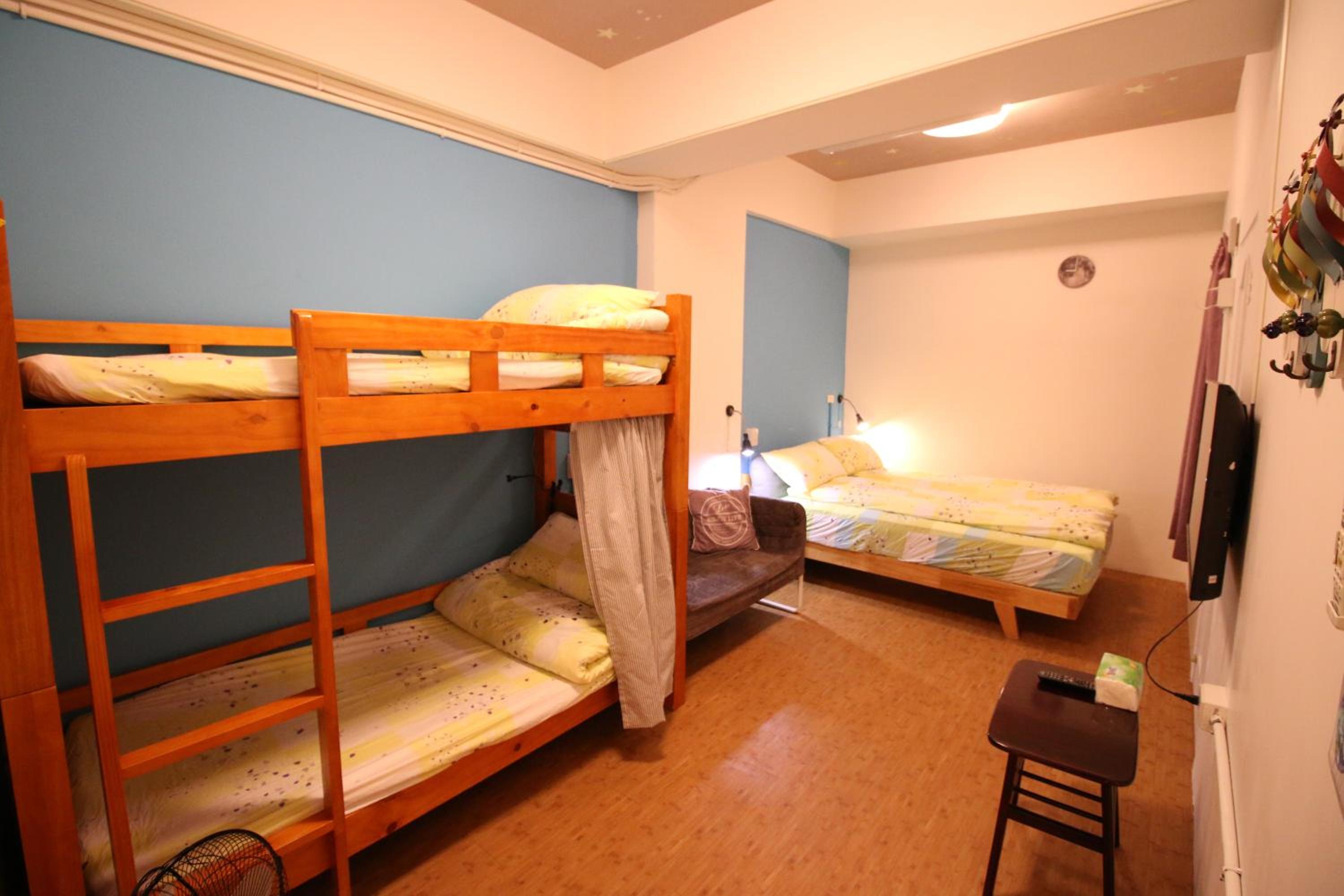 Quadruple Room with Shared Bathroom photo 3