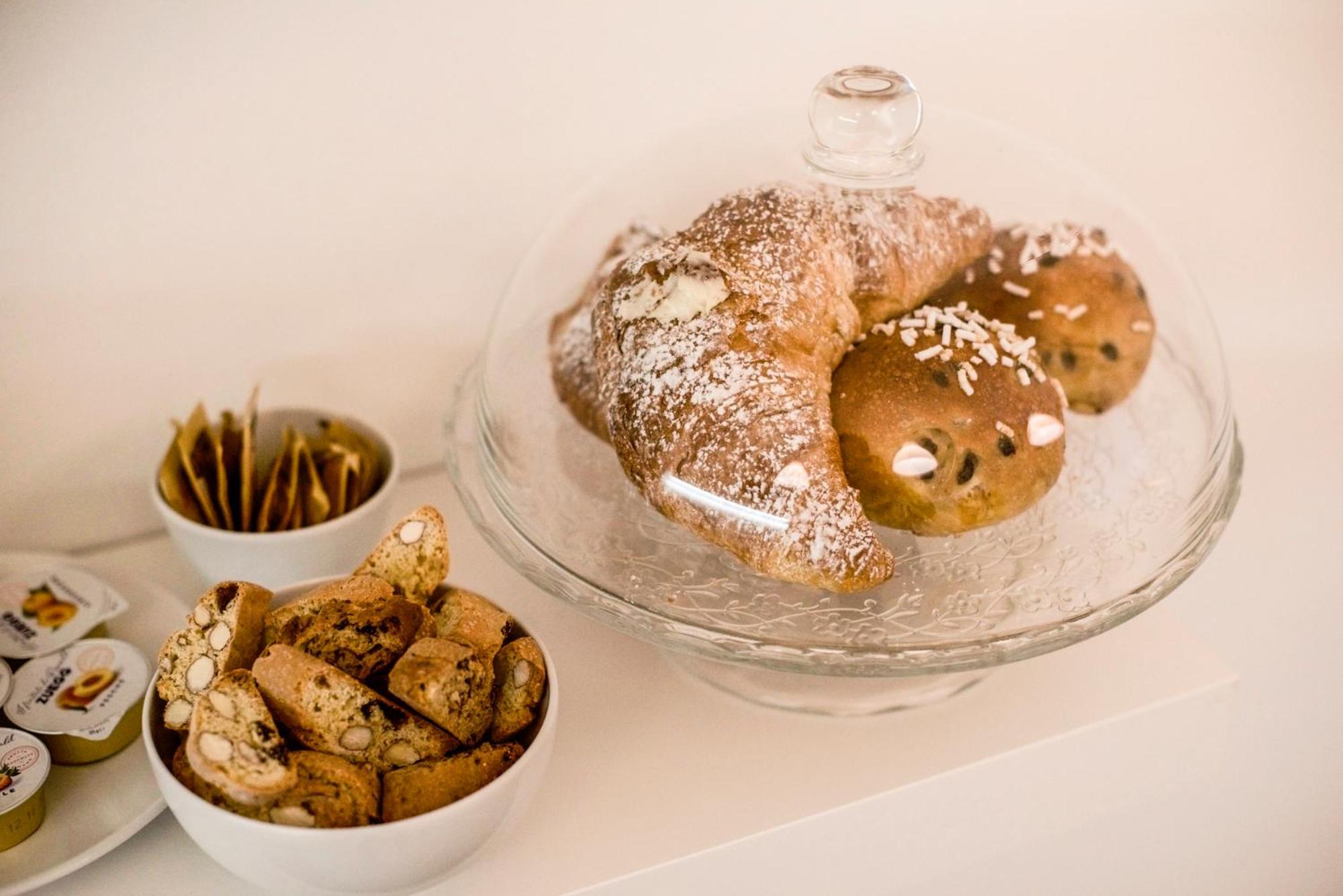 Double or Twin Room with Private Bathroom - Photo 13