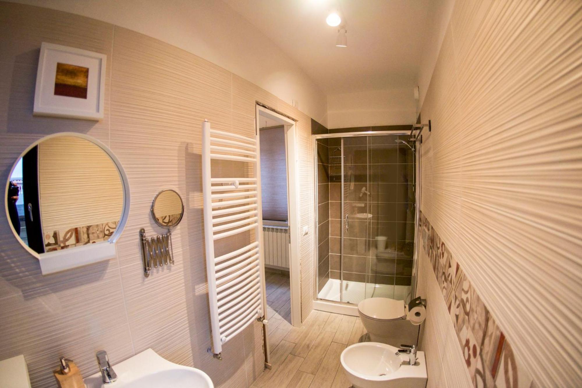 Triple Room with Private Bathroom - Photo 18