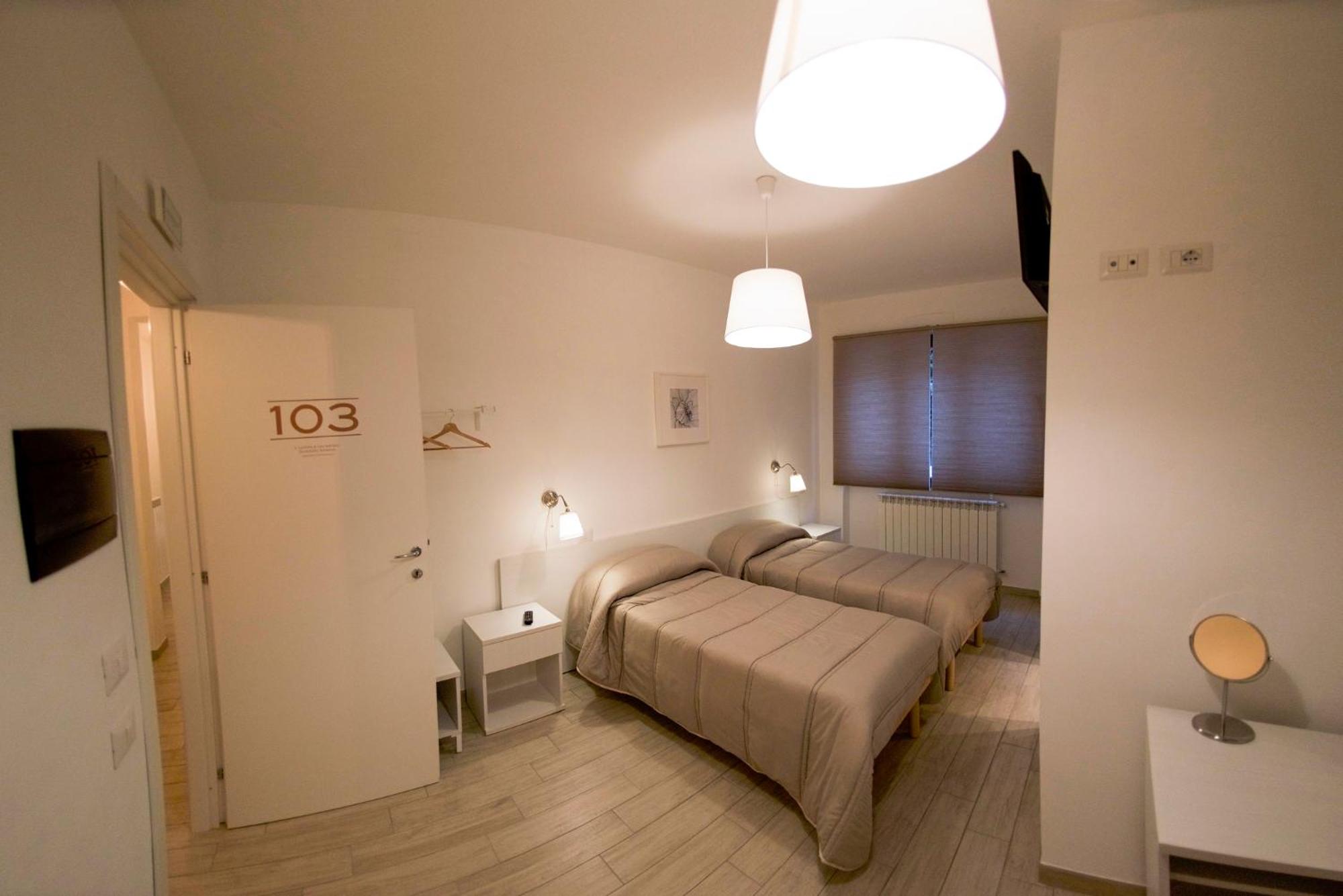 Double or Twin Room with Private Bathroom - Photo 1