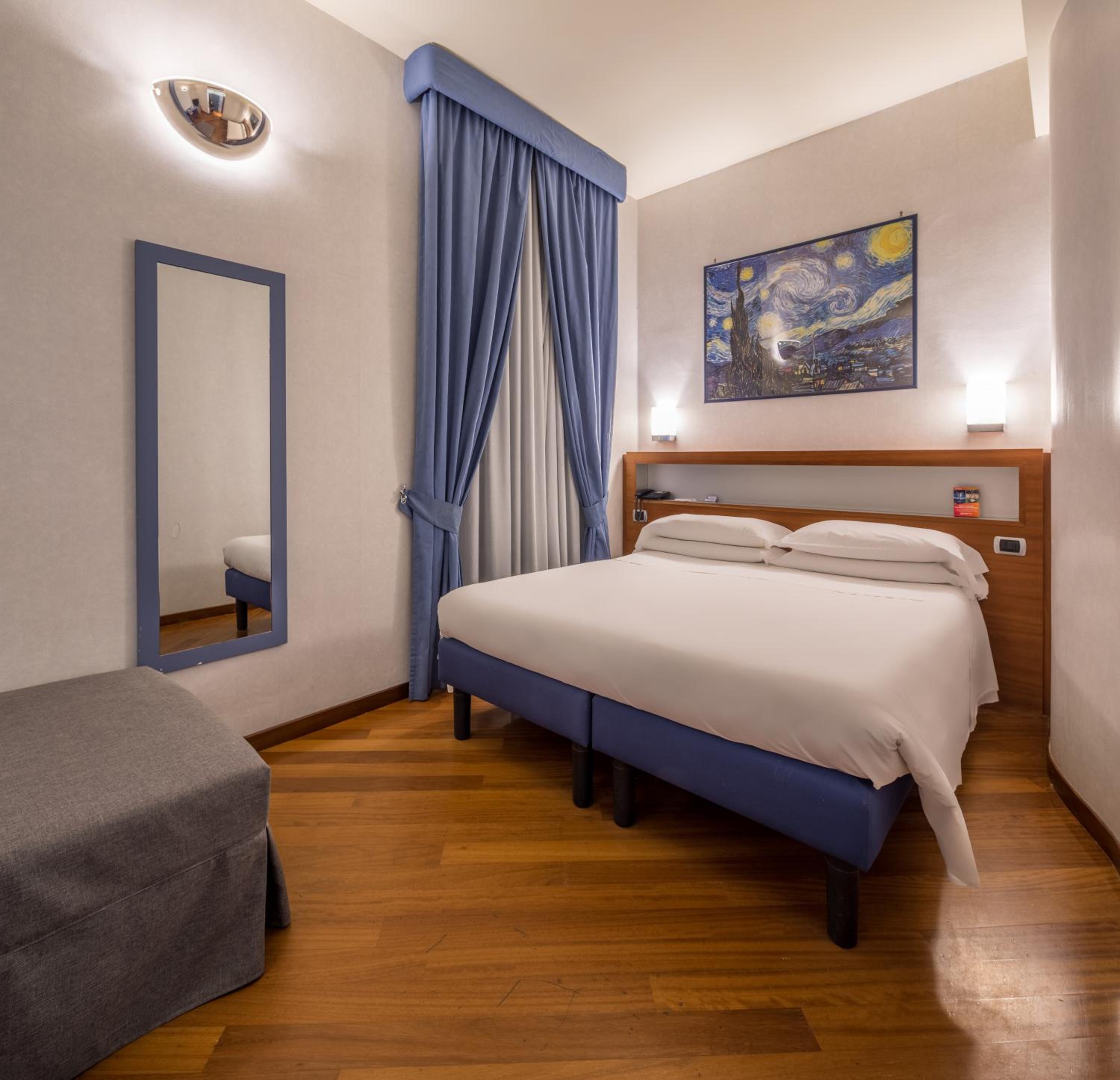 Superior King Room - Photo 6