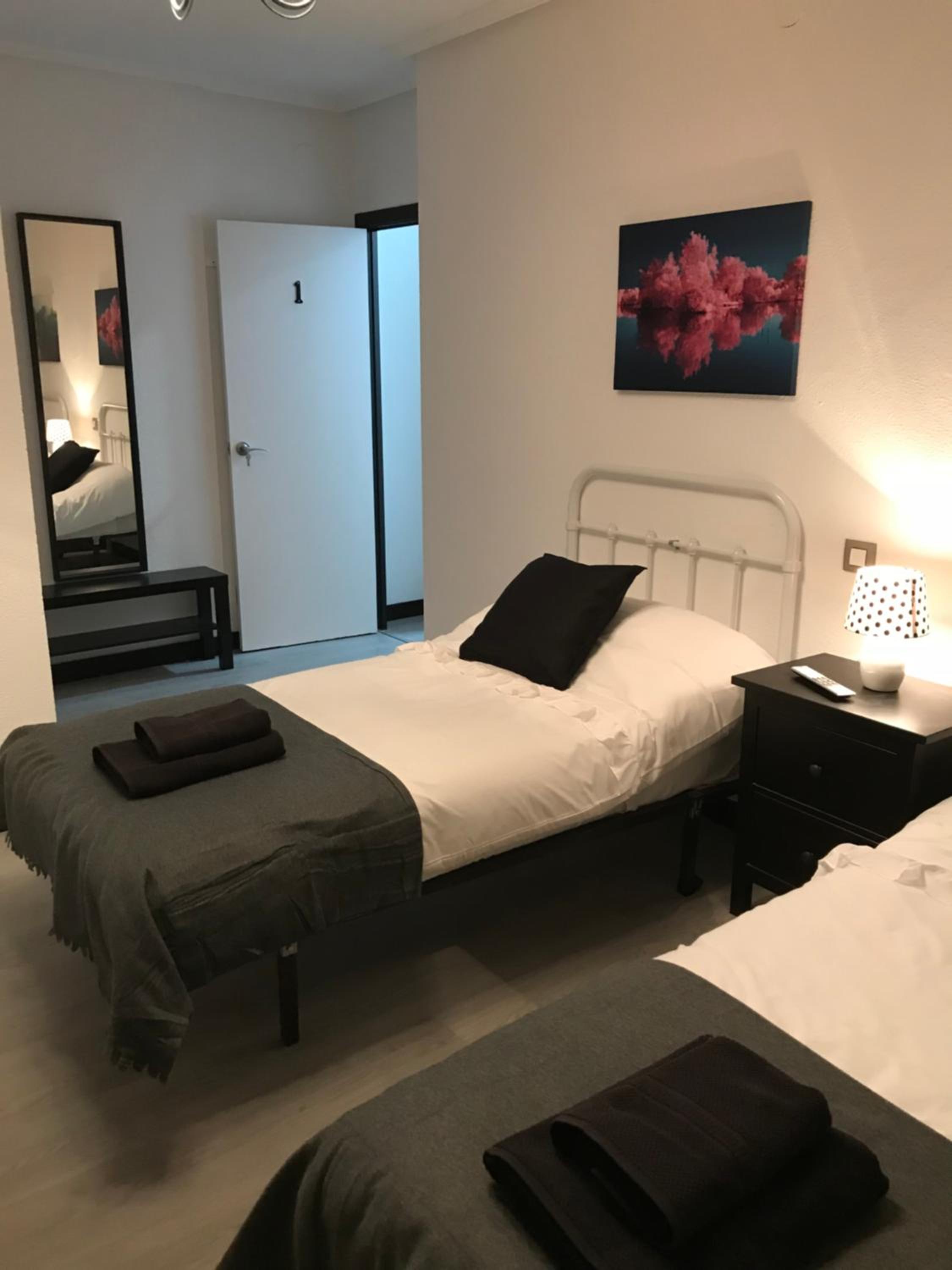 Twin Room - Photo 3