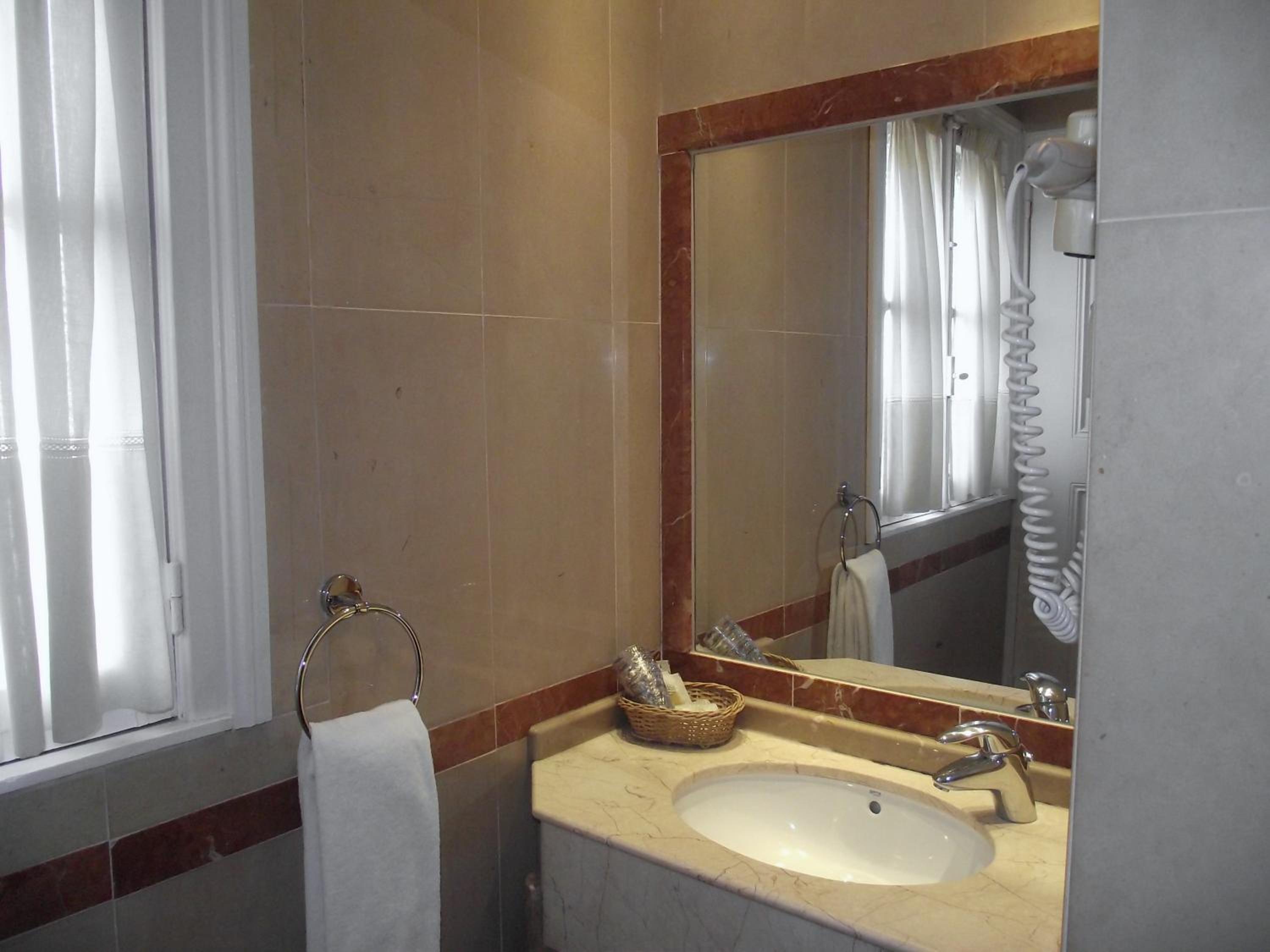 Double Room - Photo 5