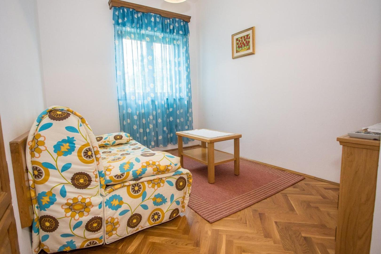 Apartment With Garden View