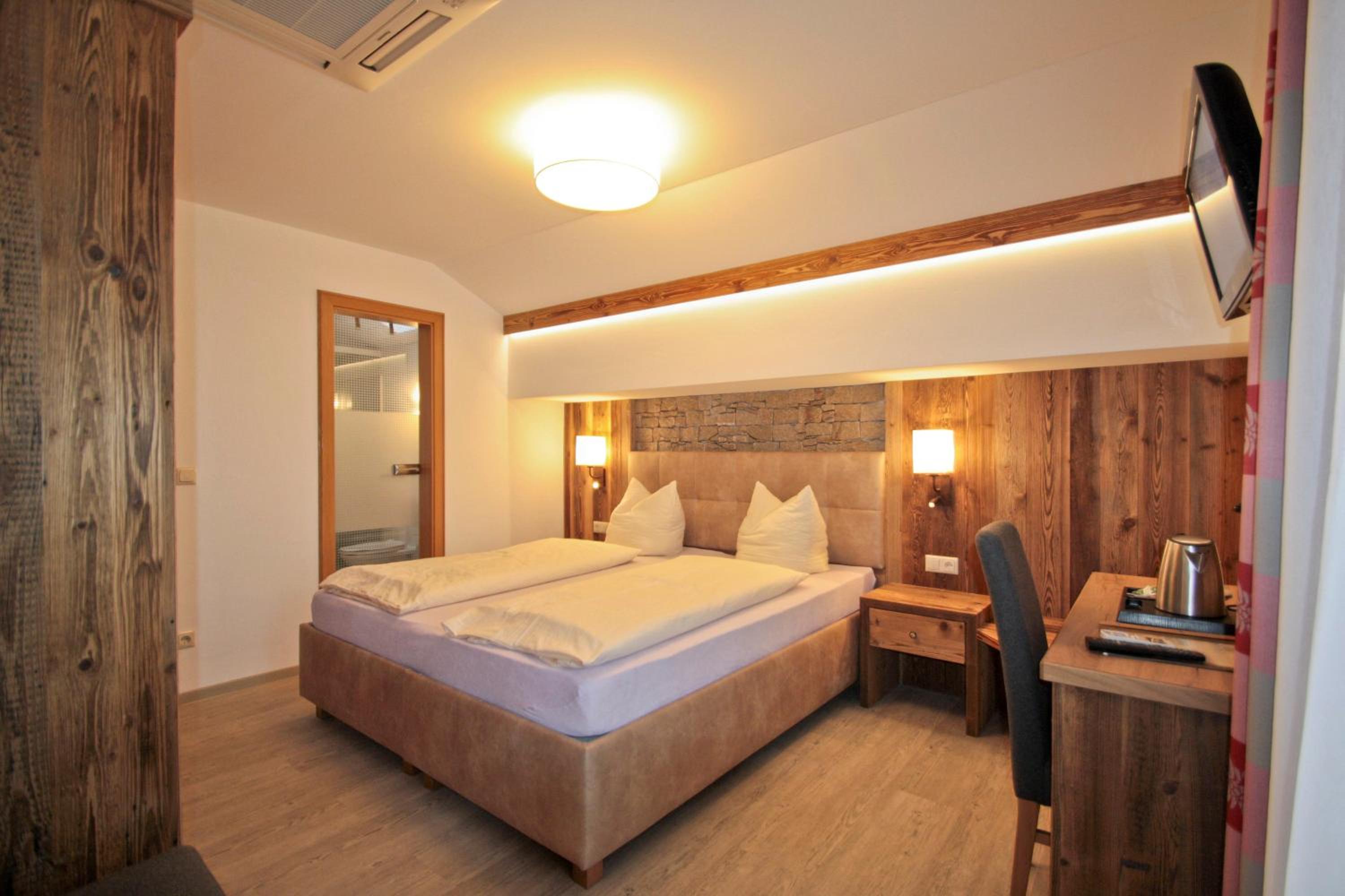 Double Room with Balcony photo 2