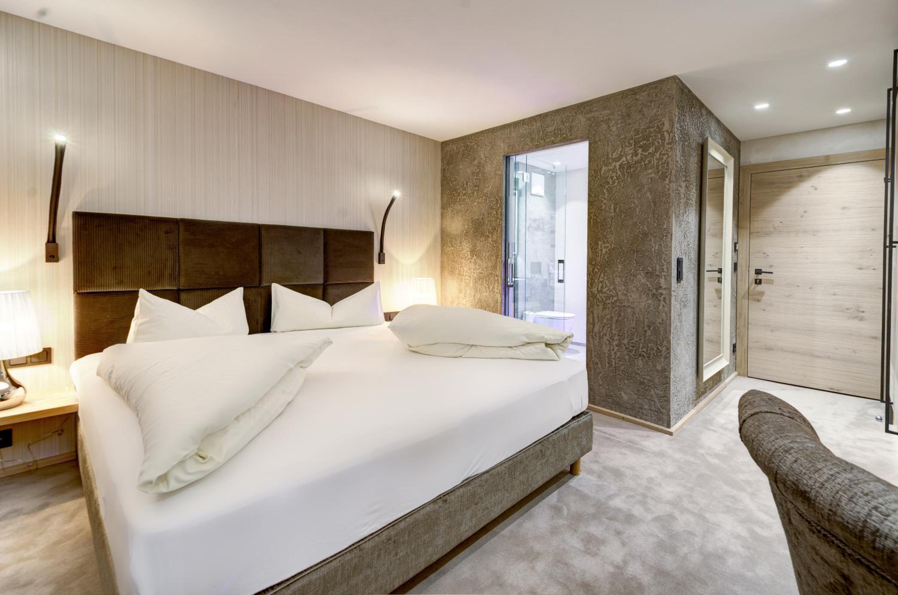 Deluxe Double Room photo 2