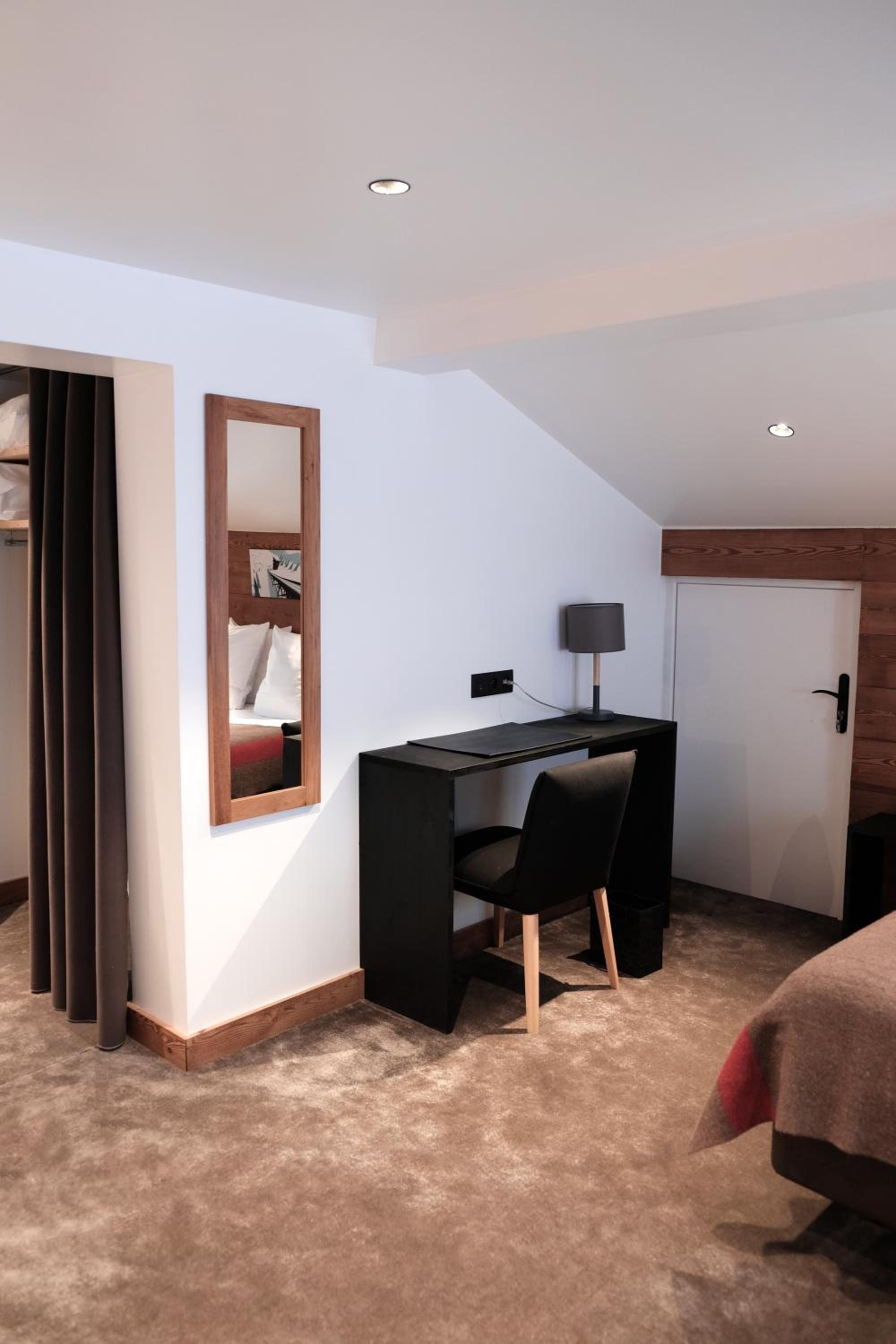 Quadruple Room with Mountain View photo 3