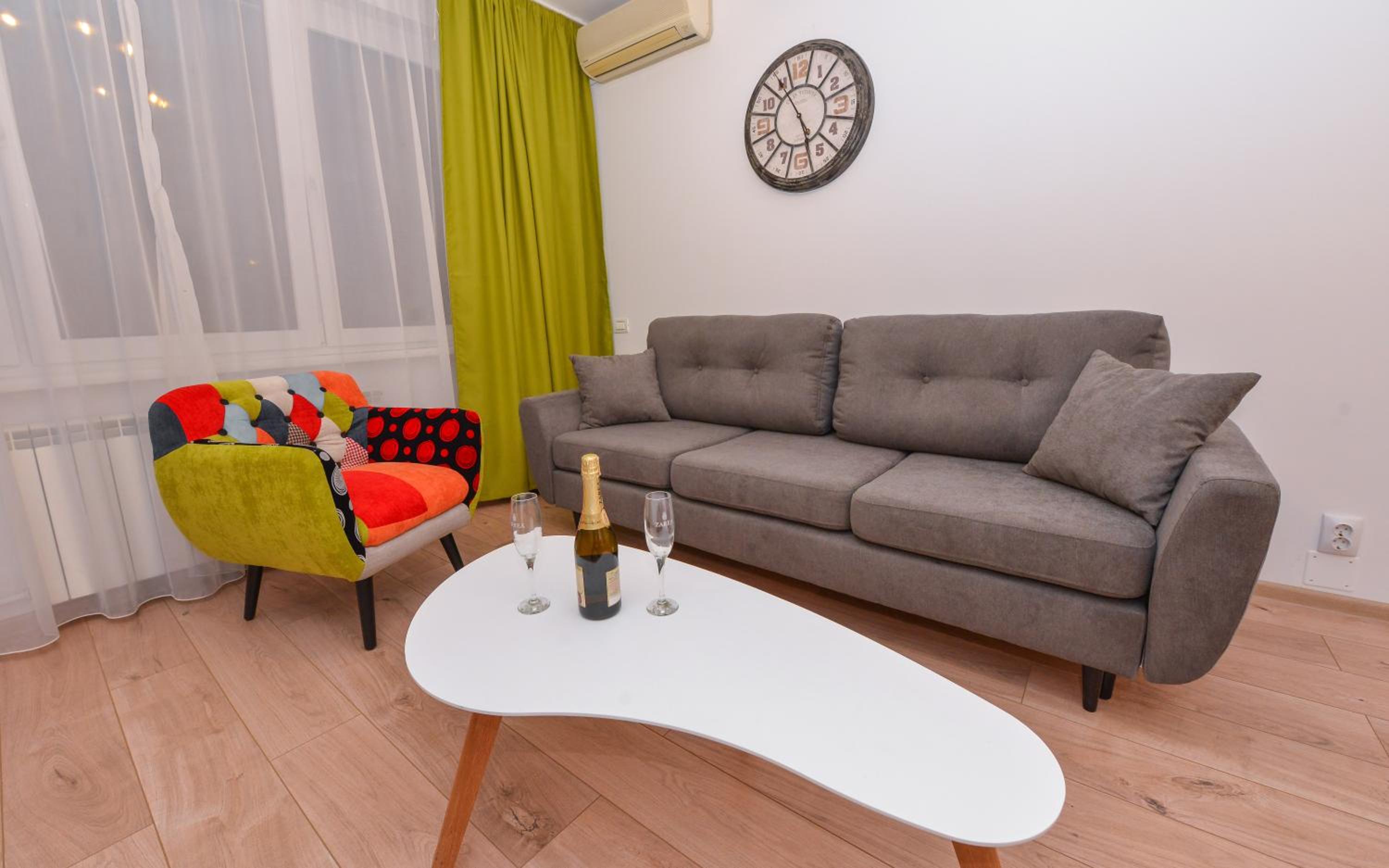 One-Bedroom Apartment - Photo 1