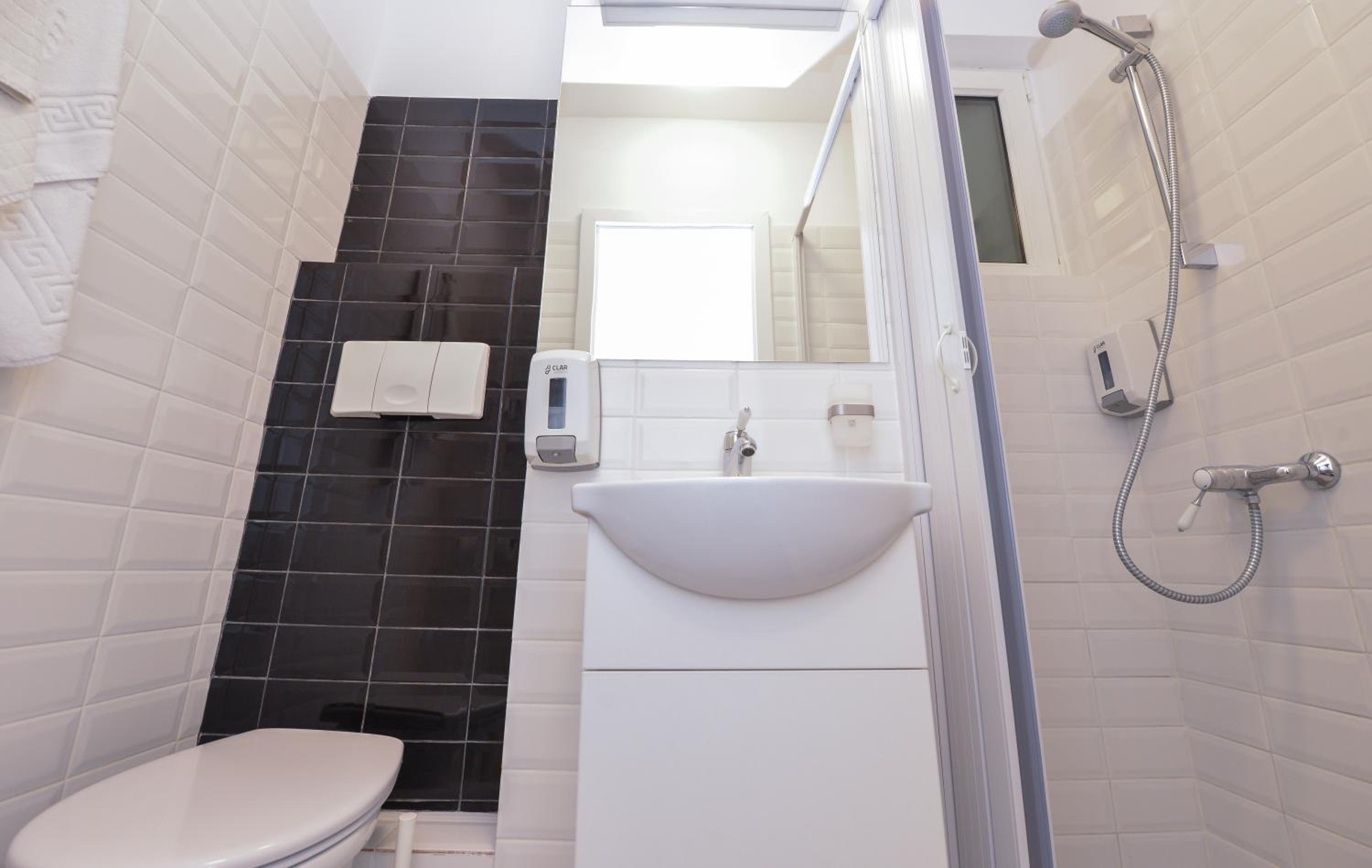 One-Bedroom Apartment - Photo 8