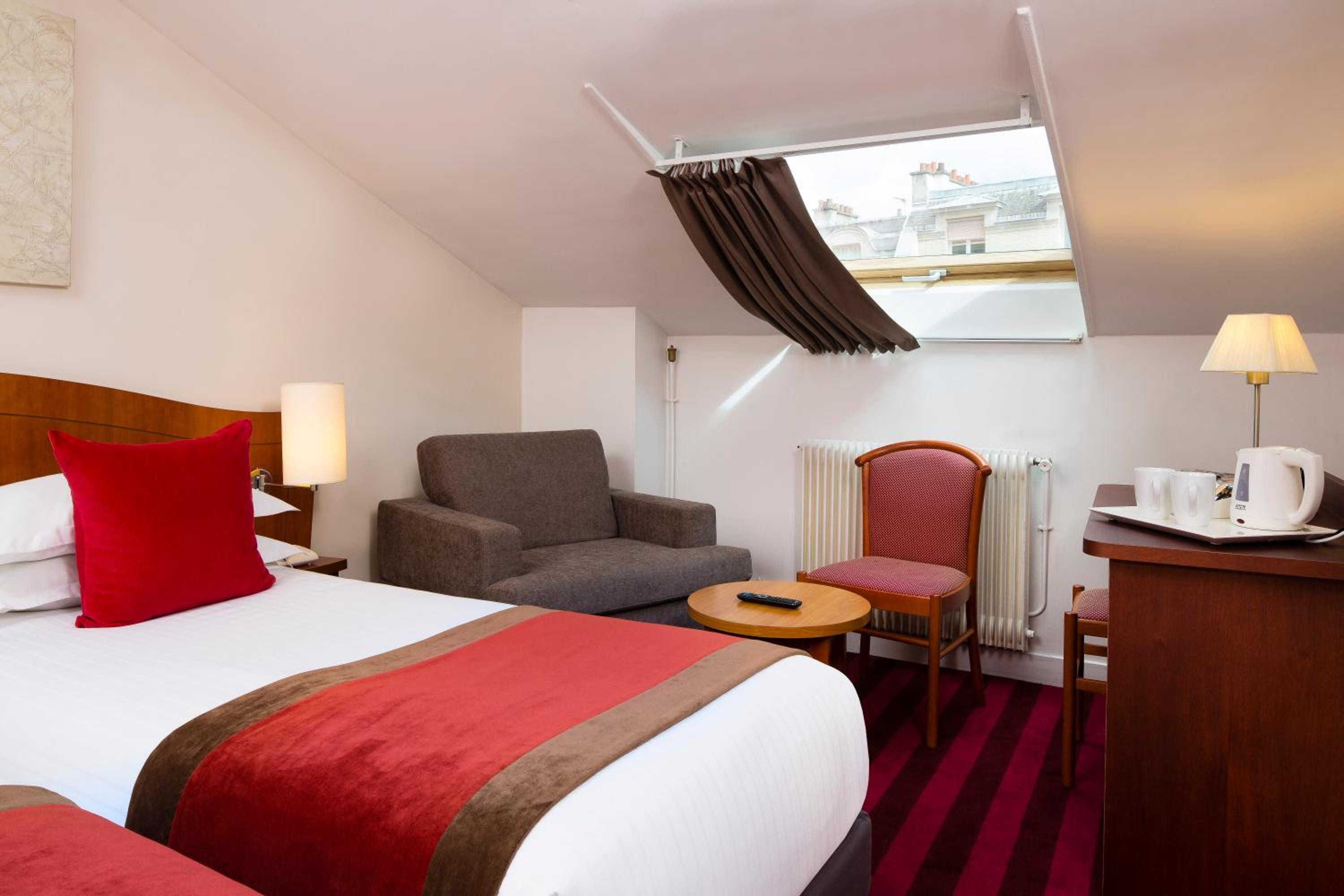Comfort Twin Room thumbnail 5