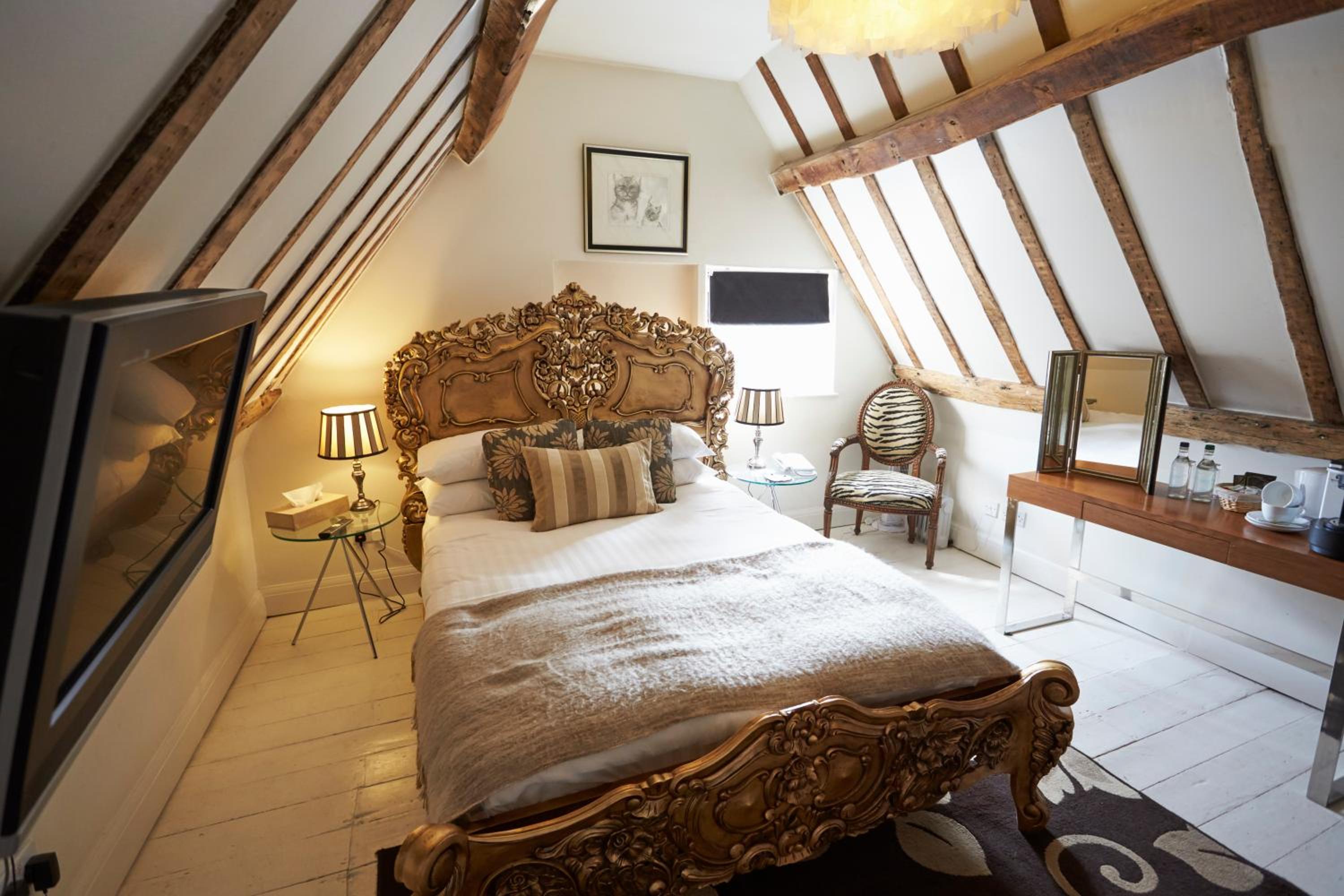 Standard Double Room - Photo 15