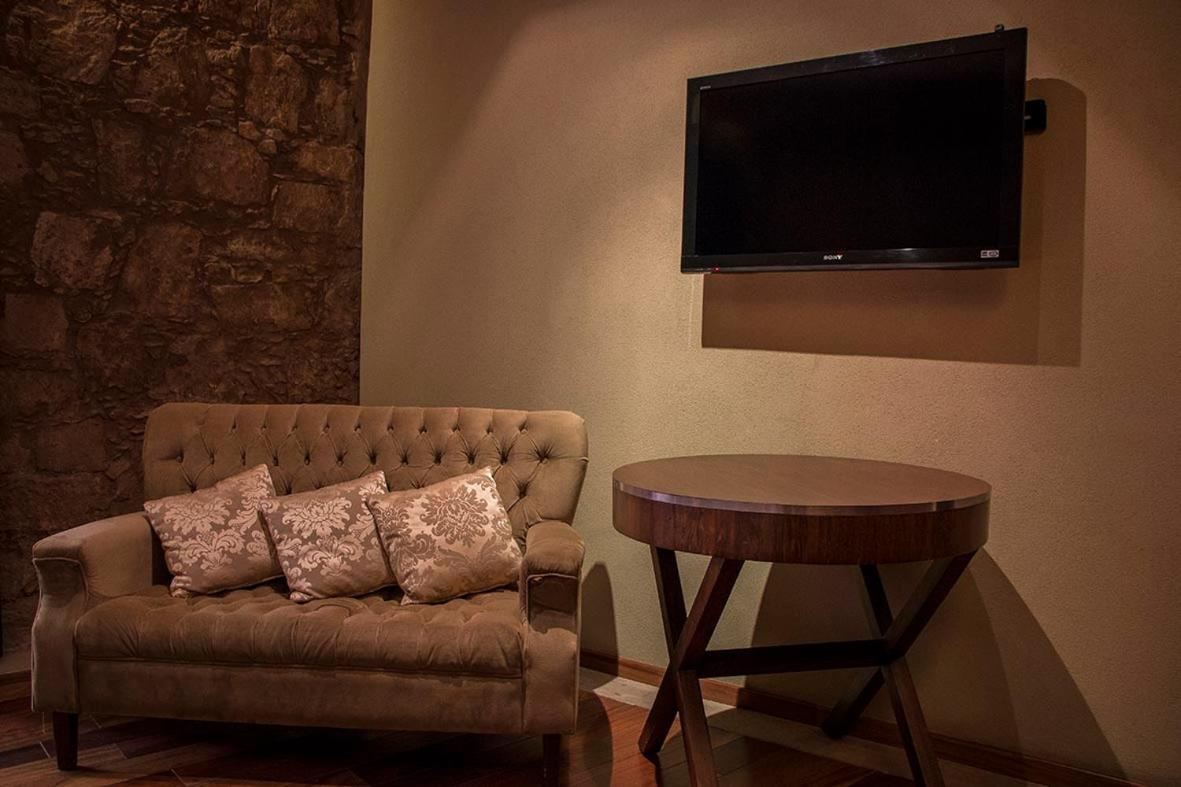 Suite - Photo 2