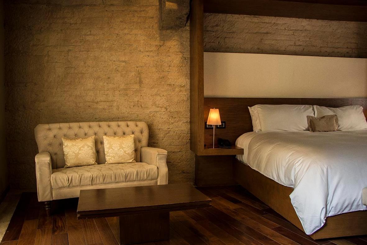 Deluxe Suite - Photo 9