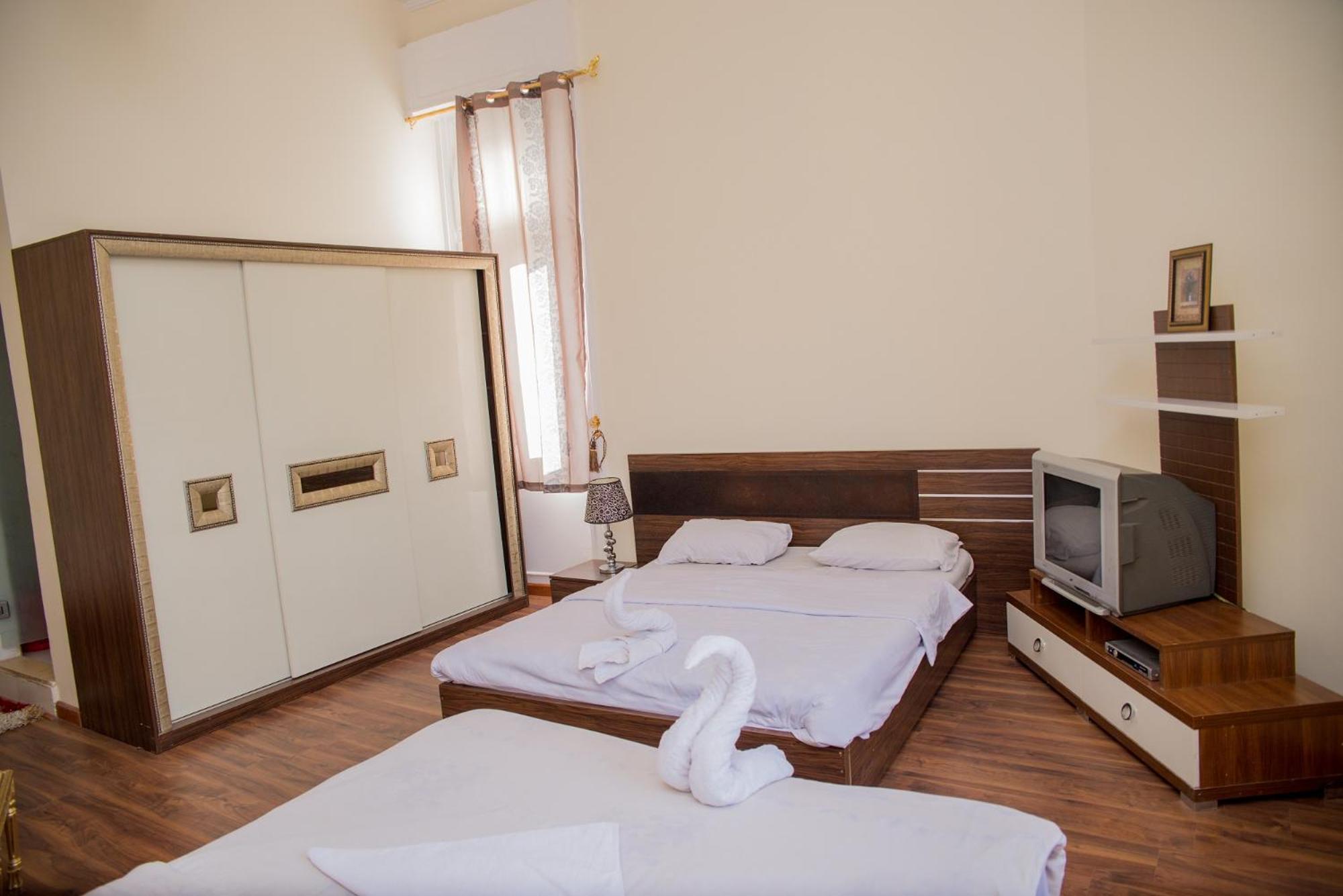 Royal Triple Room photo 2