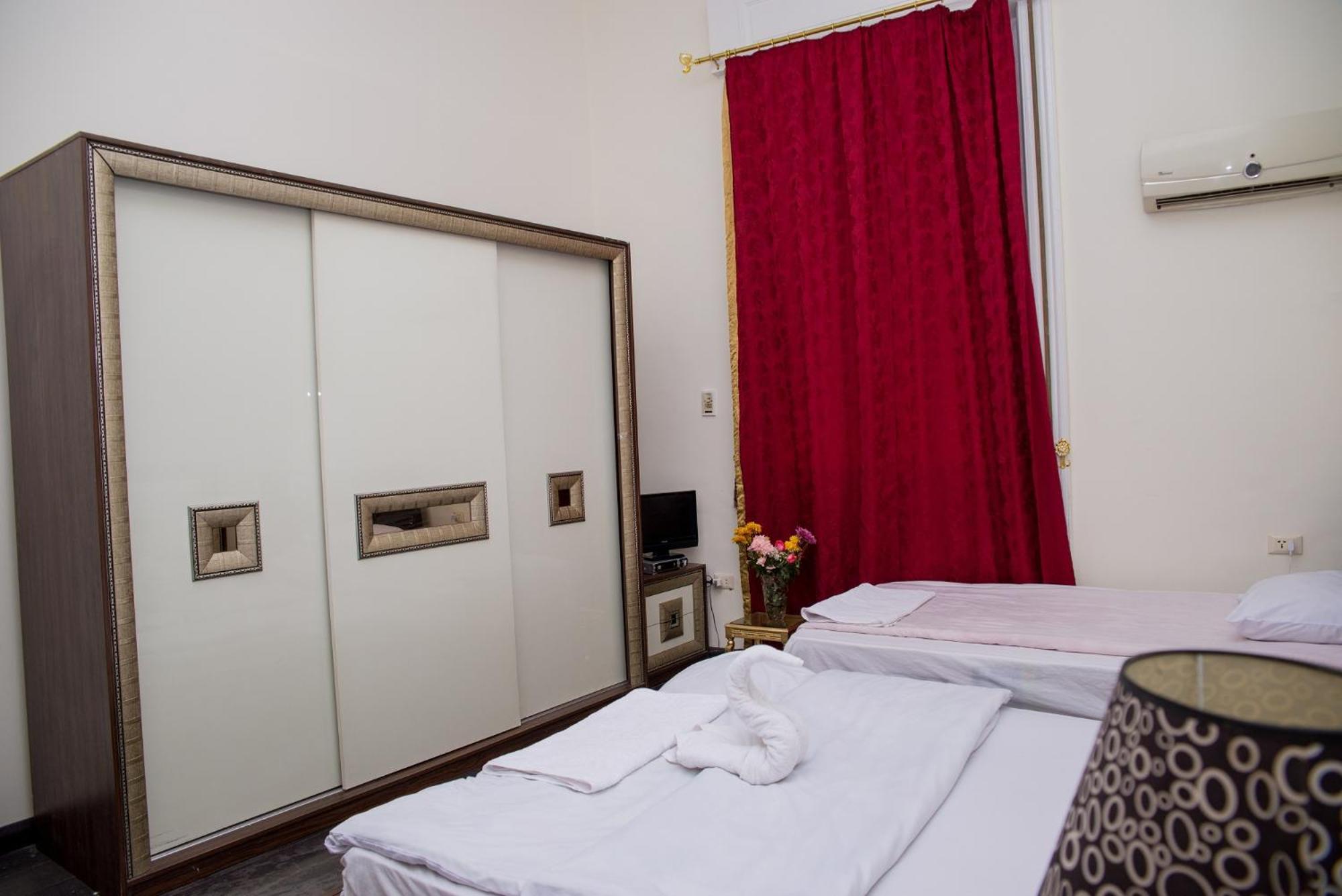 Royal Twin Room with Two Queen Beds photo 3