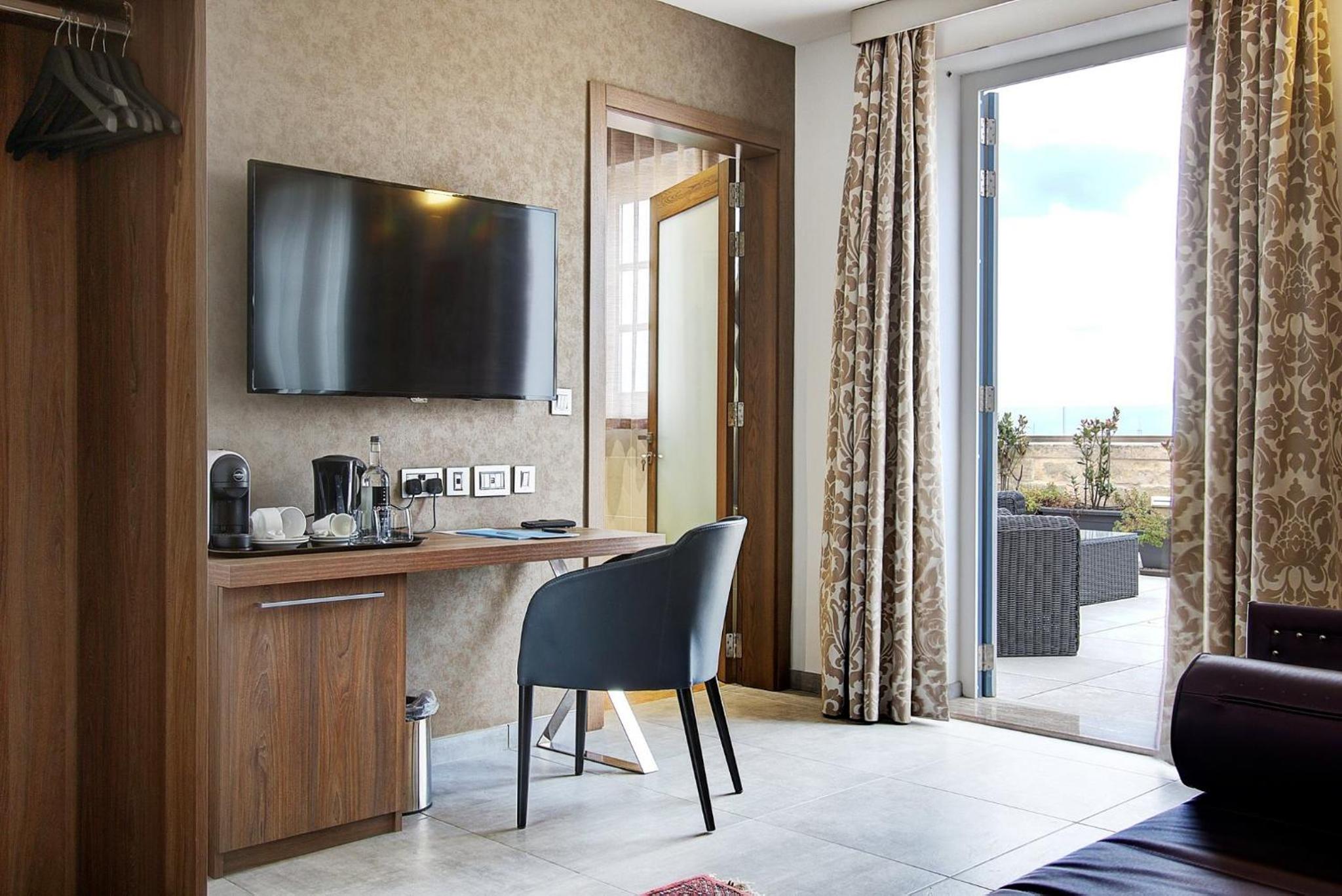 Suite with Terrace photo 2