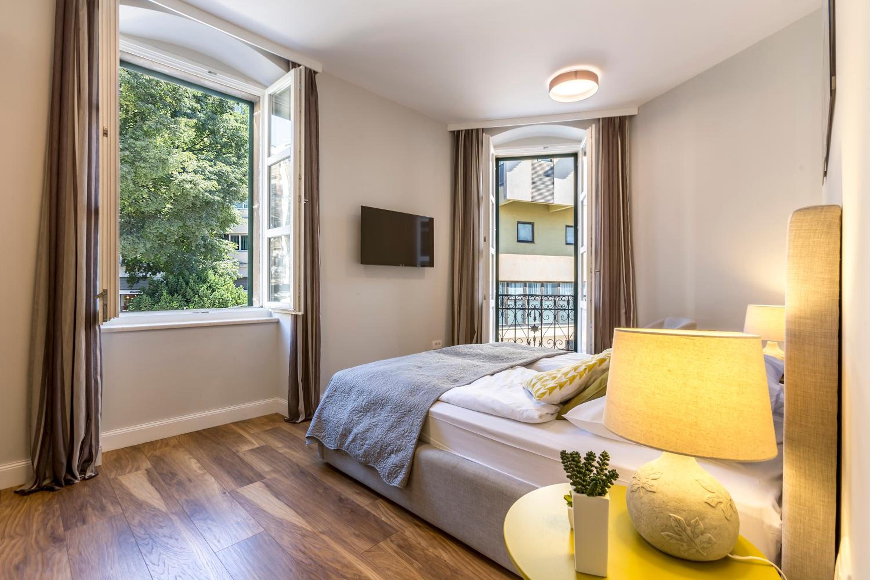 Deluxe Double Room with Balcony - Photo 1