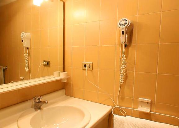 Double Room - Photo 6