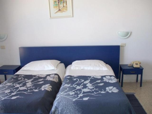 Double Room - Photo 16