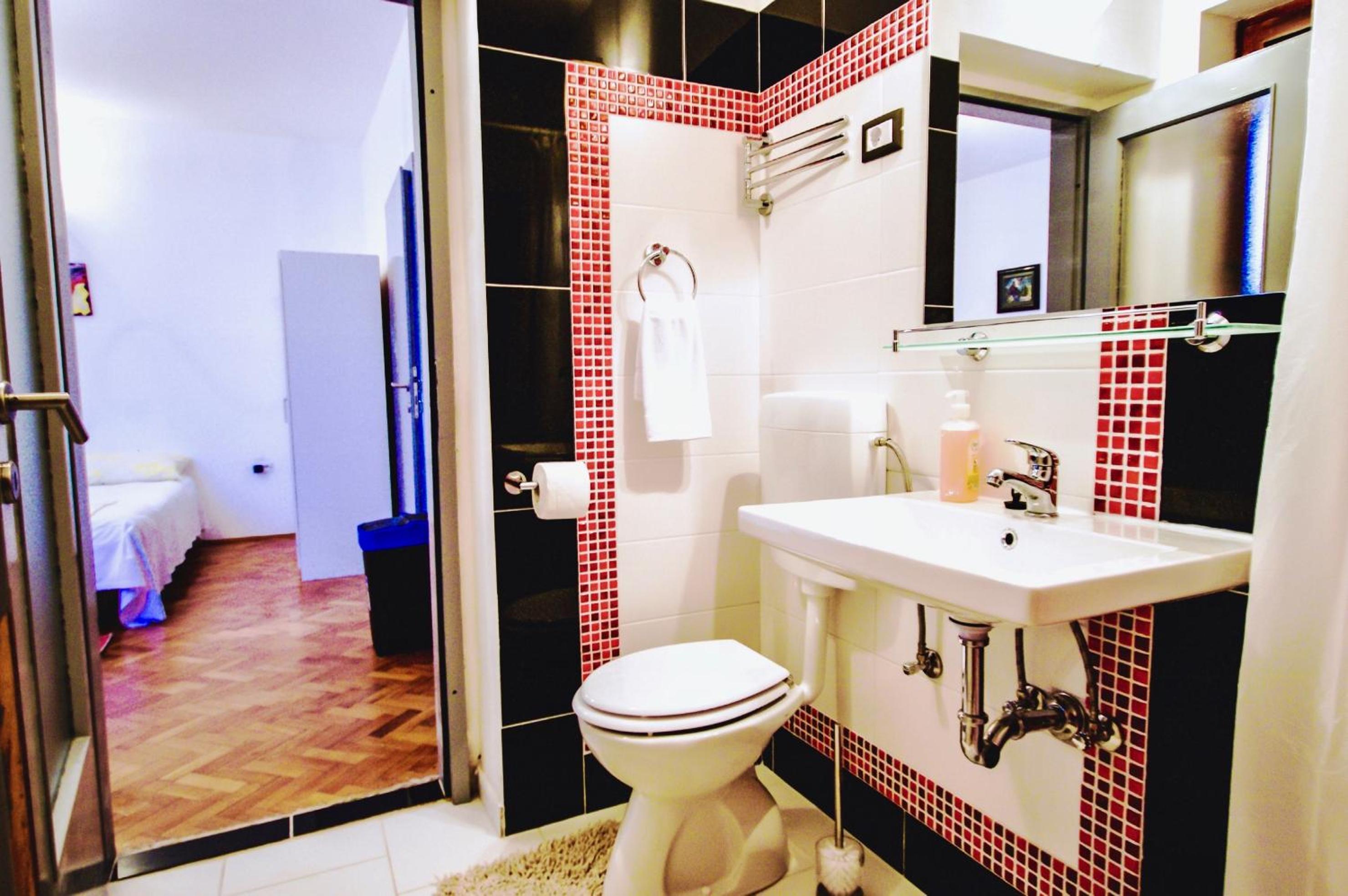 Studio Apartment with Balcony photo 2