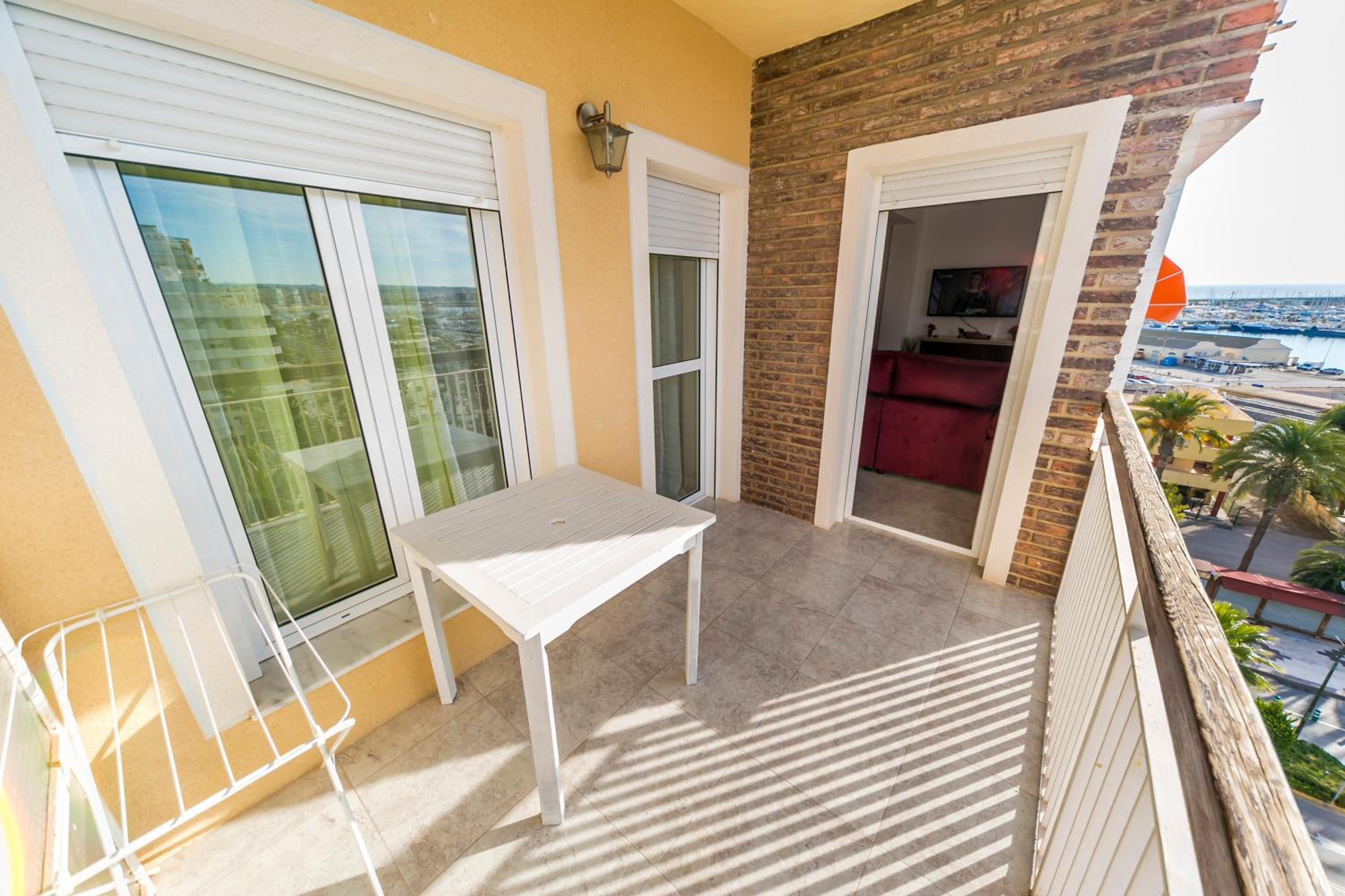 Apartment with Sea View - Photo 5