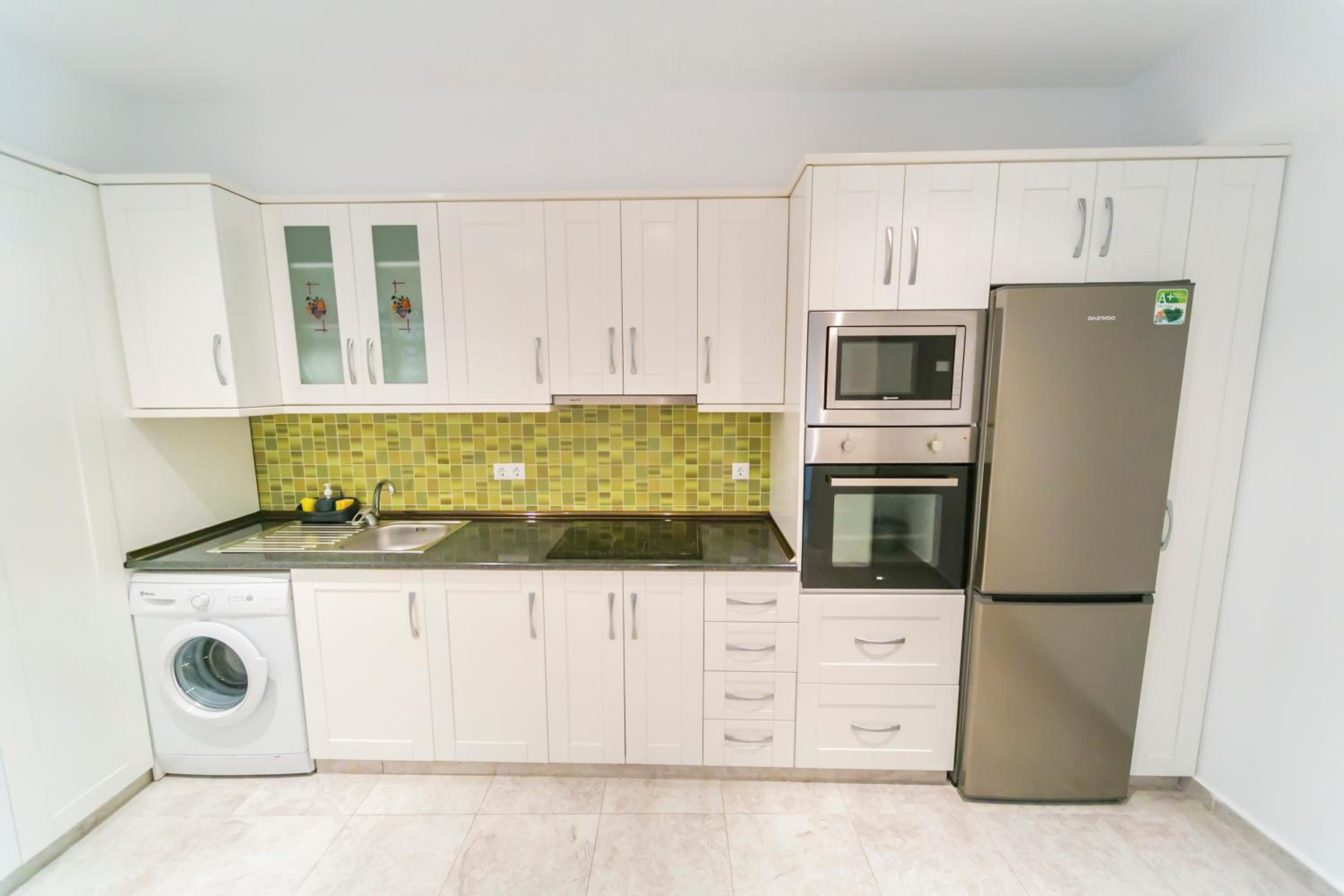 Apartment with Sea View - Photo 8