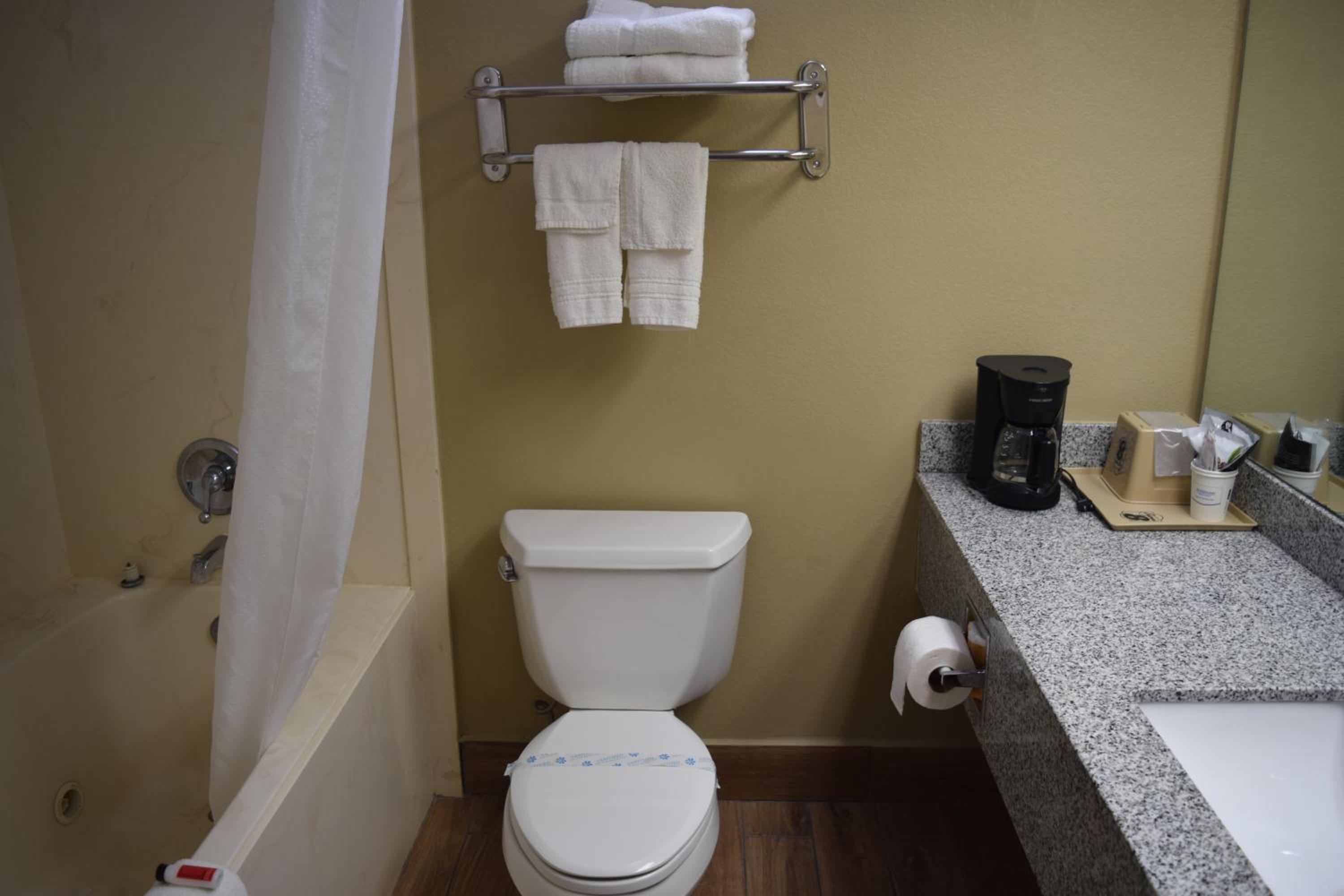 King Suite with Hot Tub - Non-Smoking photo 2
