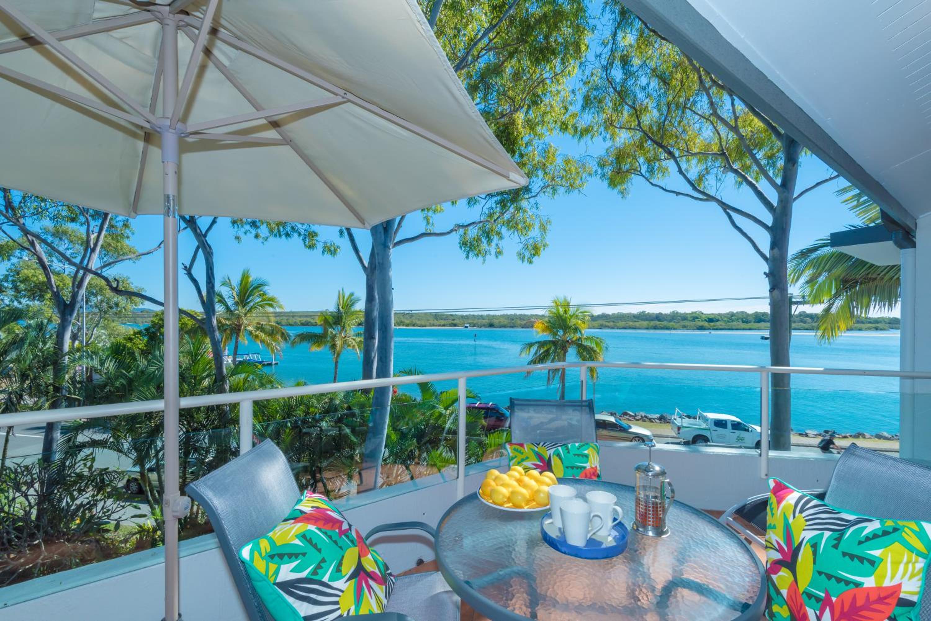One-Bedroom Apartment - Water Front photo 2