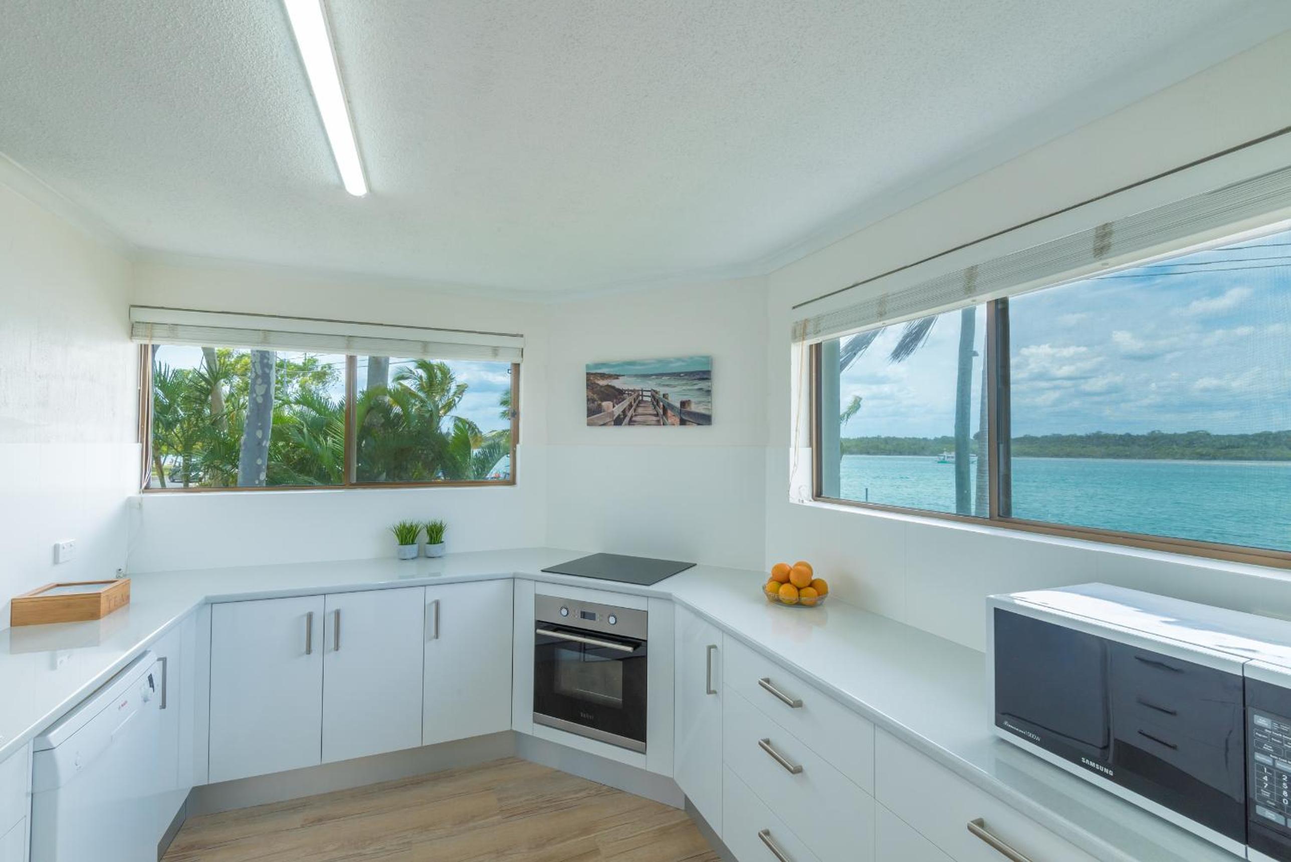 Deluxe Two-Bedroom Apartment - Water Front photo 3
