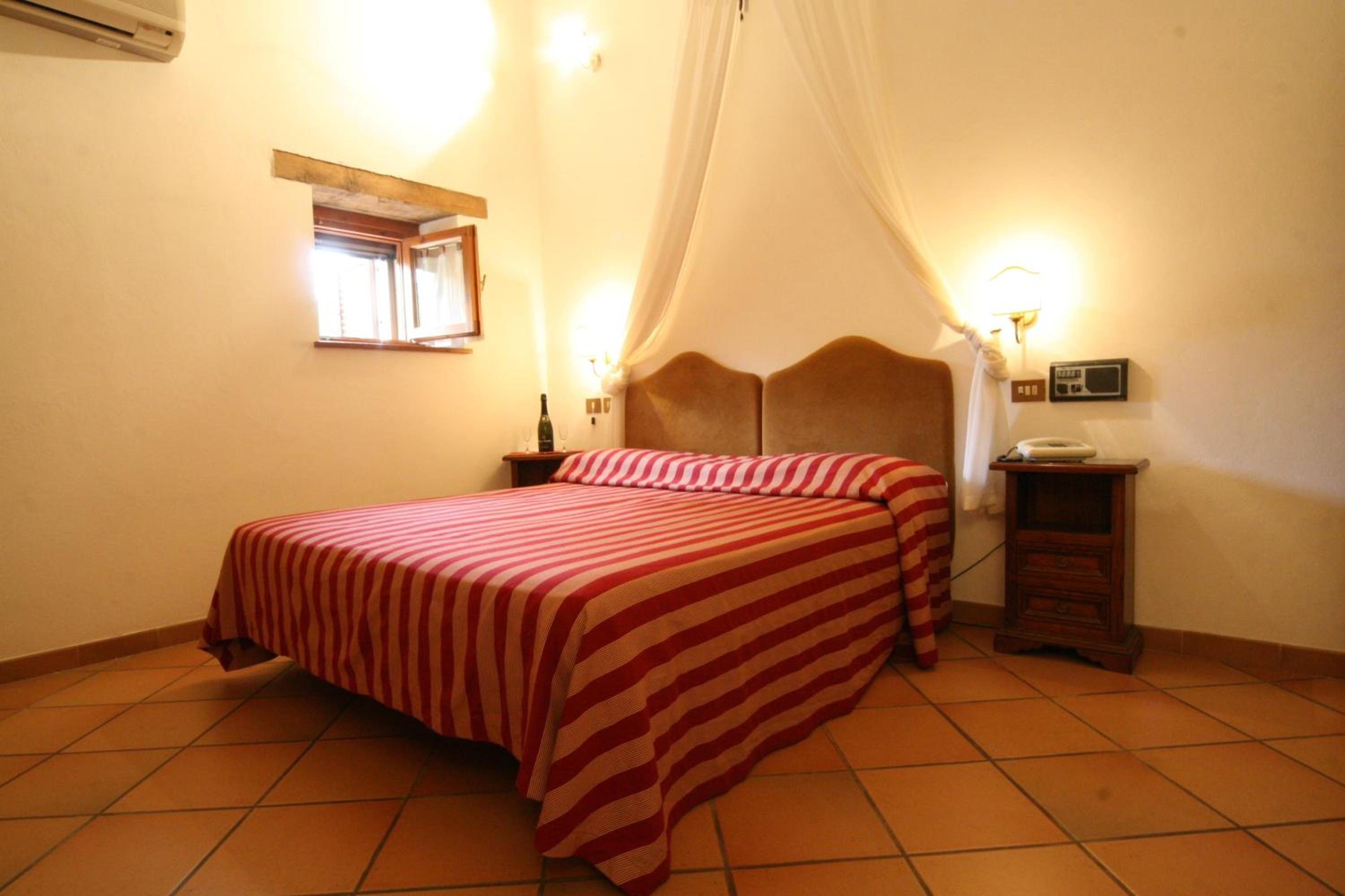 One-Bedroom Apartment with Sofa Bed photo 2