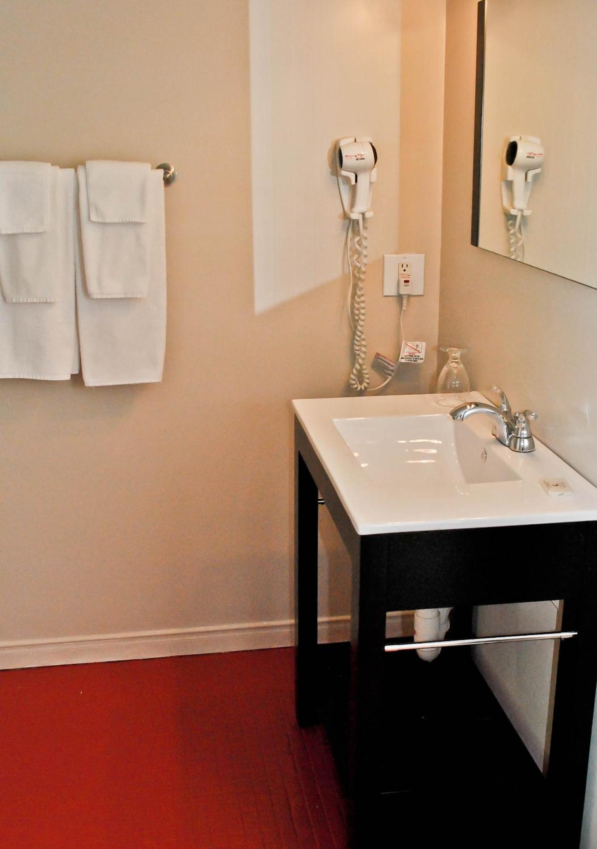 Room with Two Double Beds - Photo 3