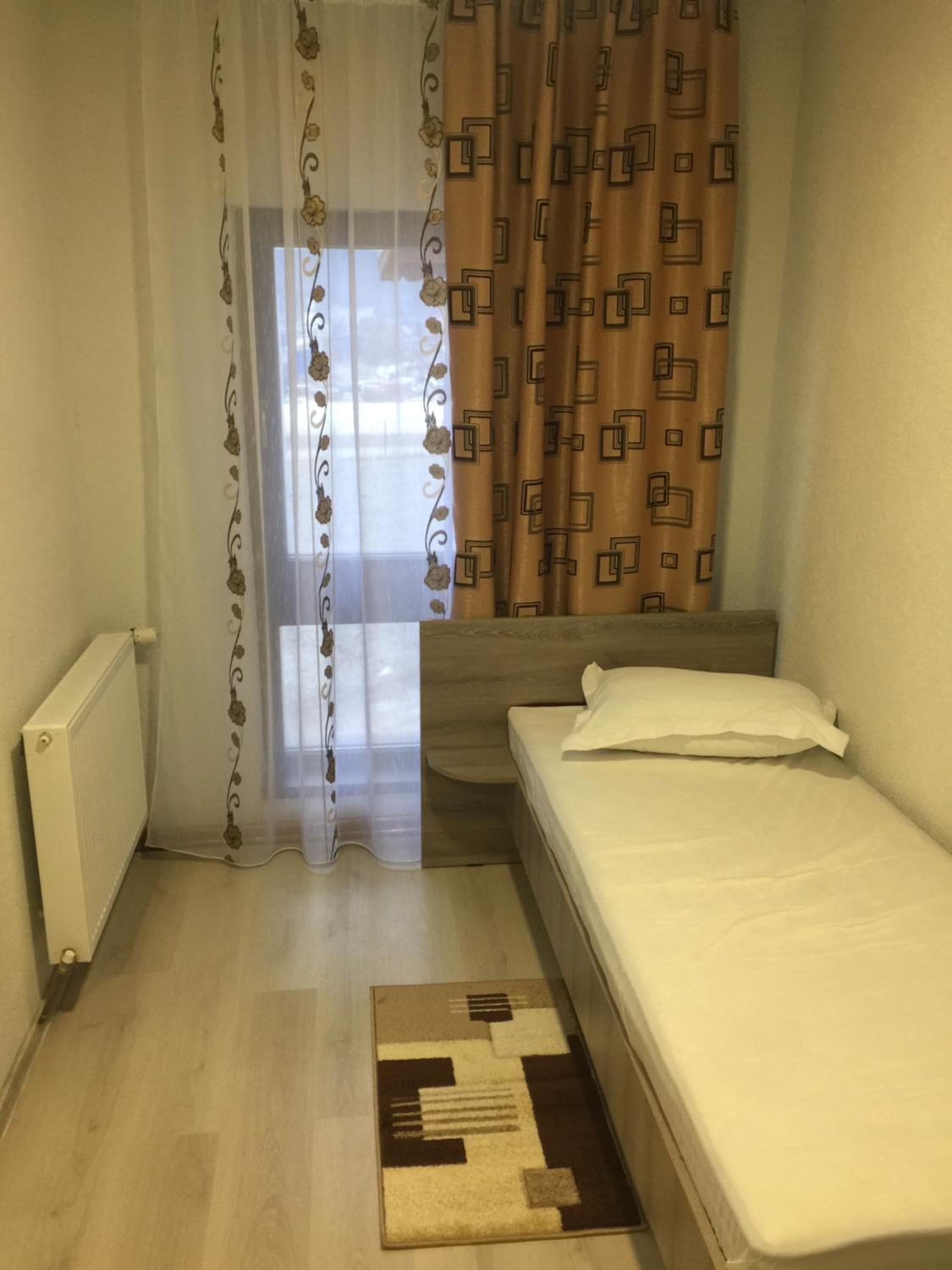 Deluxe Family Suite - Photo 15