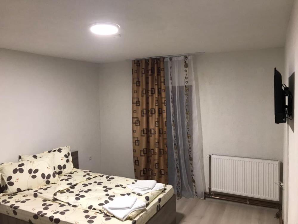 Deluxe Family Suite - Photo 20