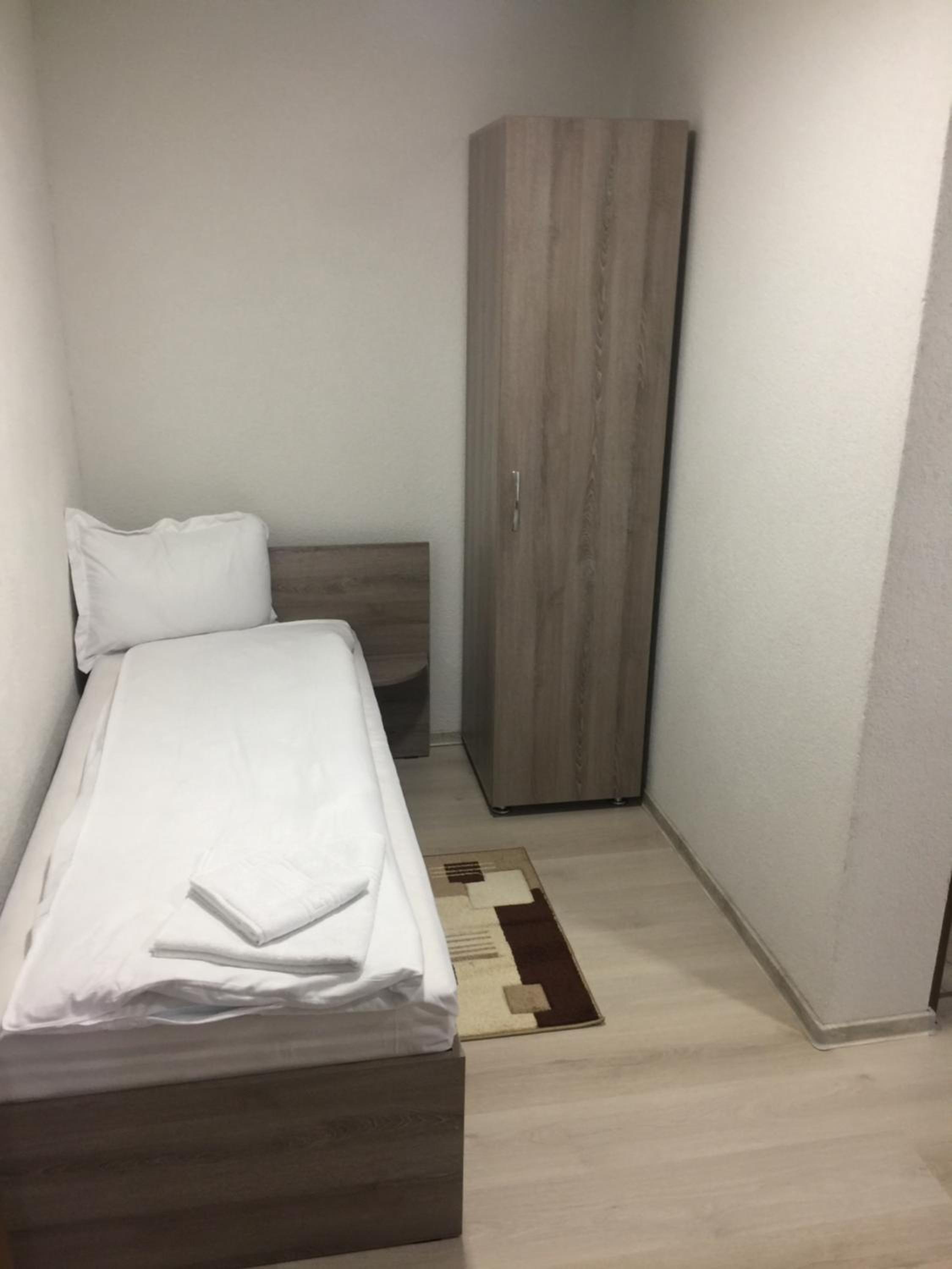 Deluxe Family Suite - Photo 8