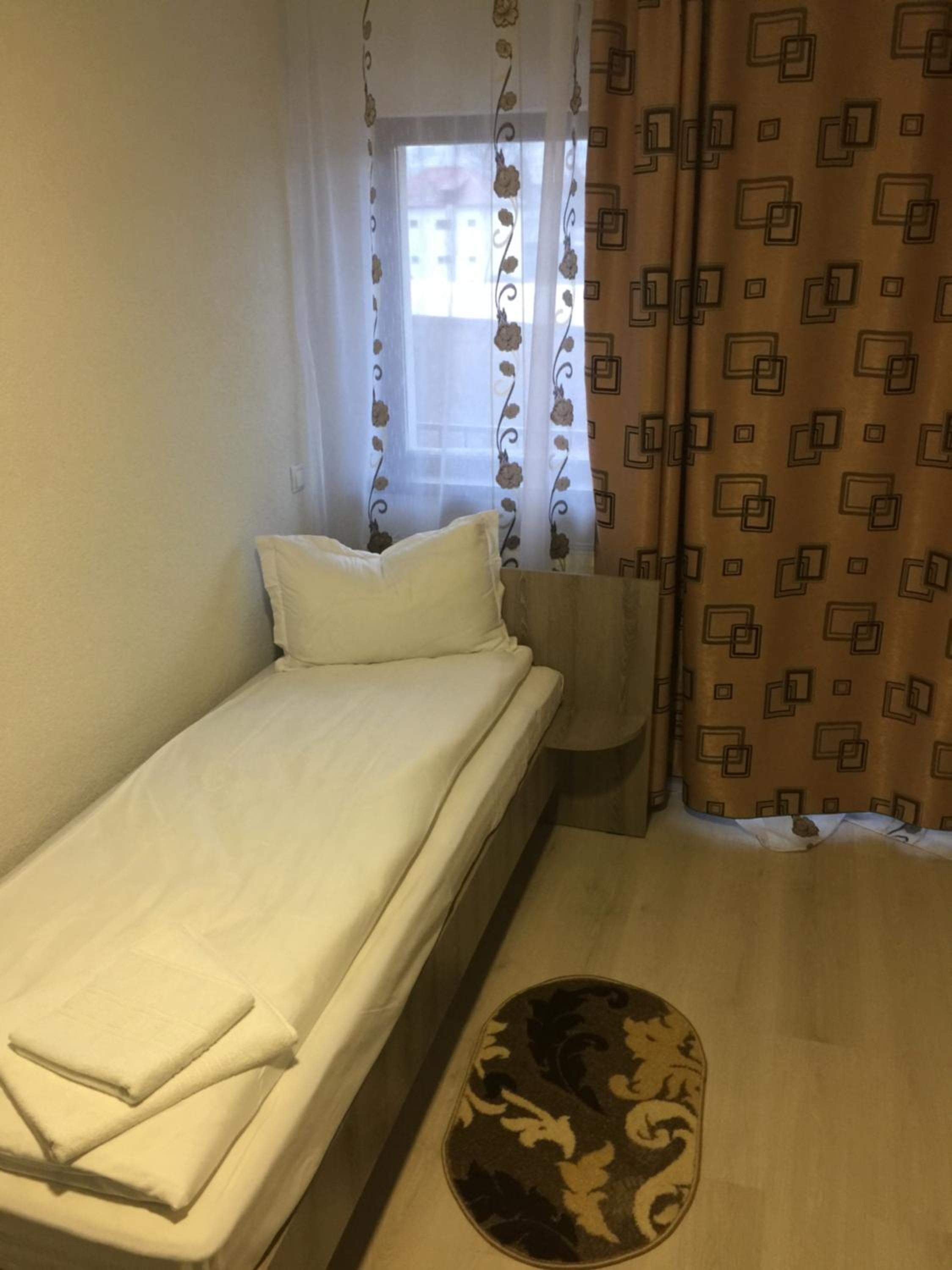 Deluxe Family Suite - Photo 7