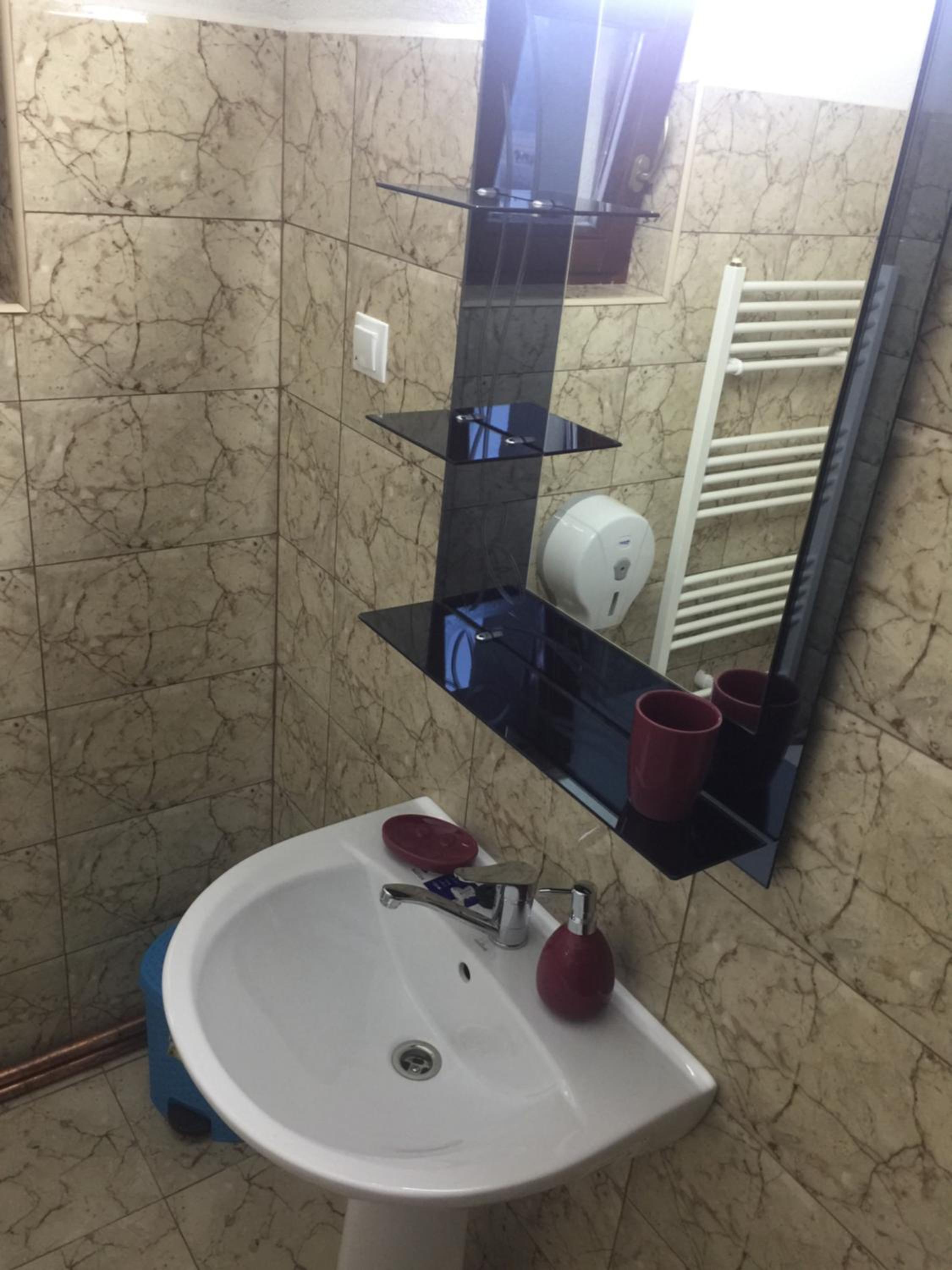 Deluxe Family Suite - Photo 18