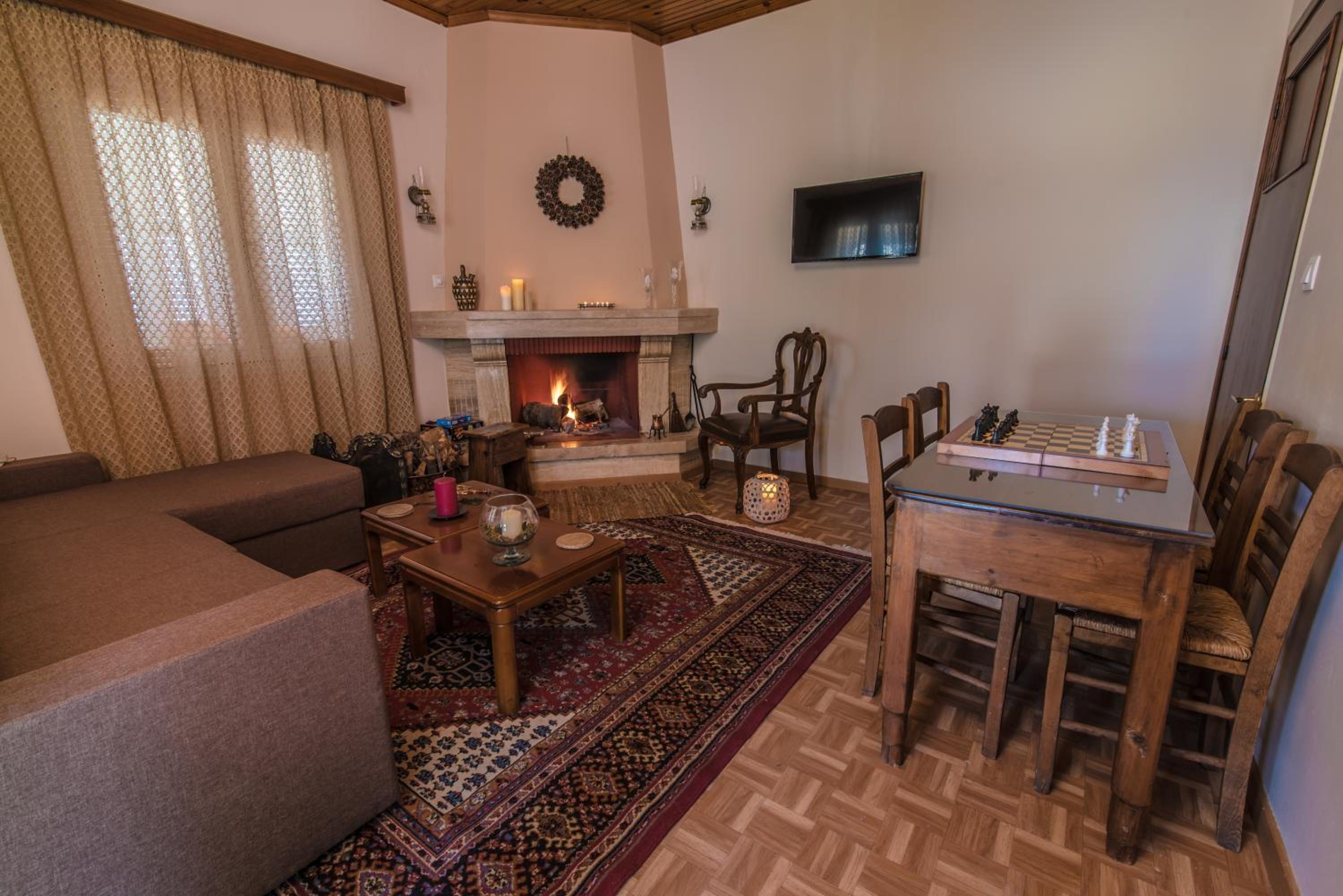 Two-Bedroom House With Mountain View photo 2