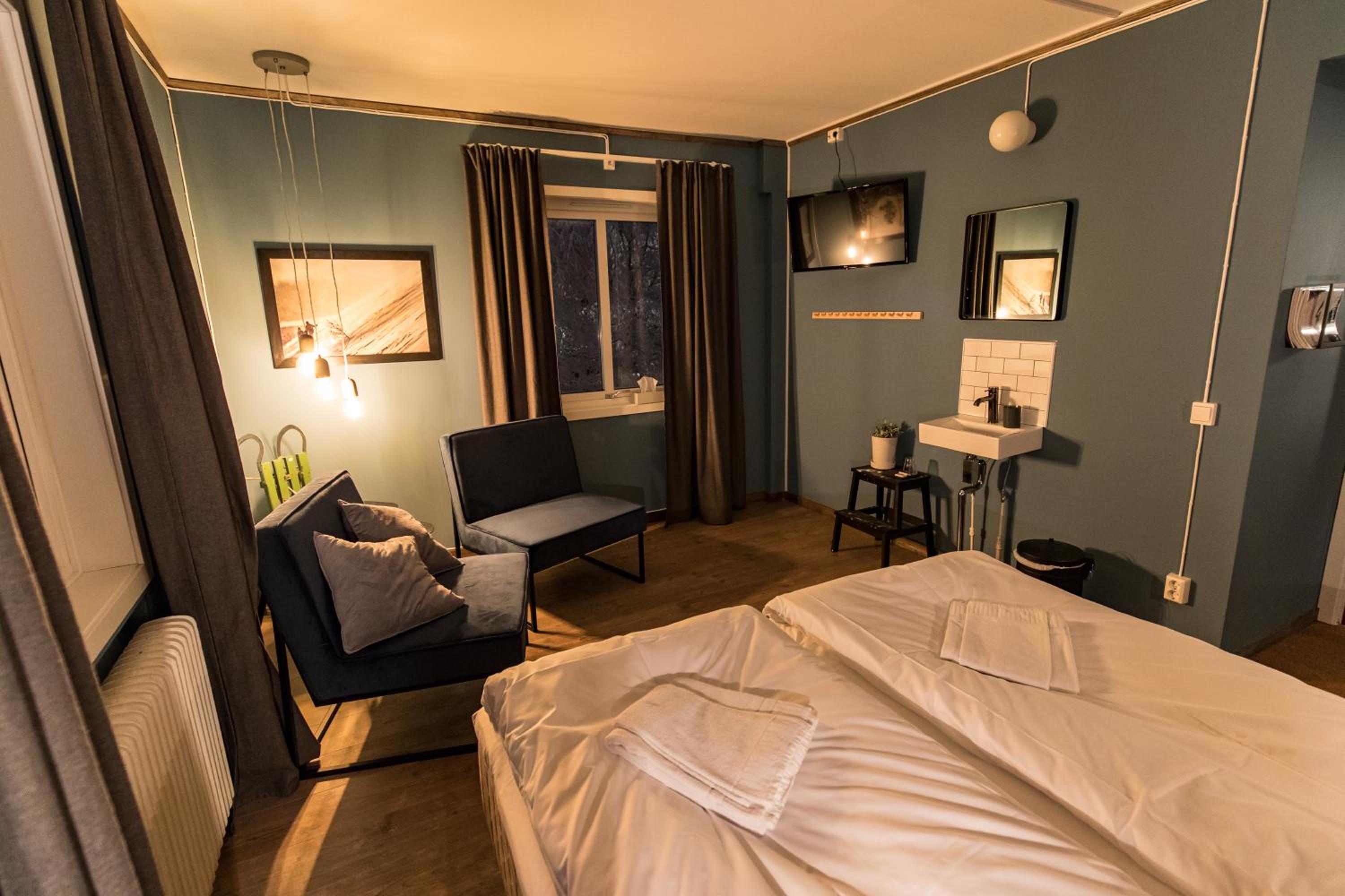 Double or Twin Room with Shared Bathroom photo 2