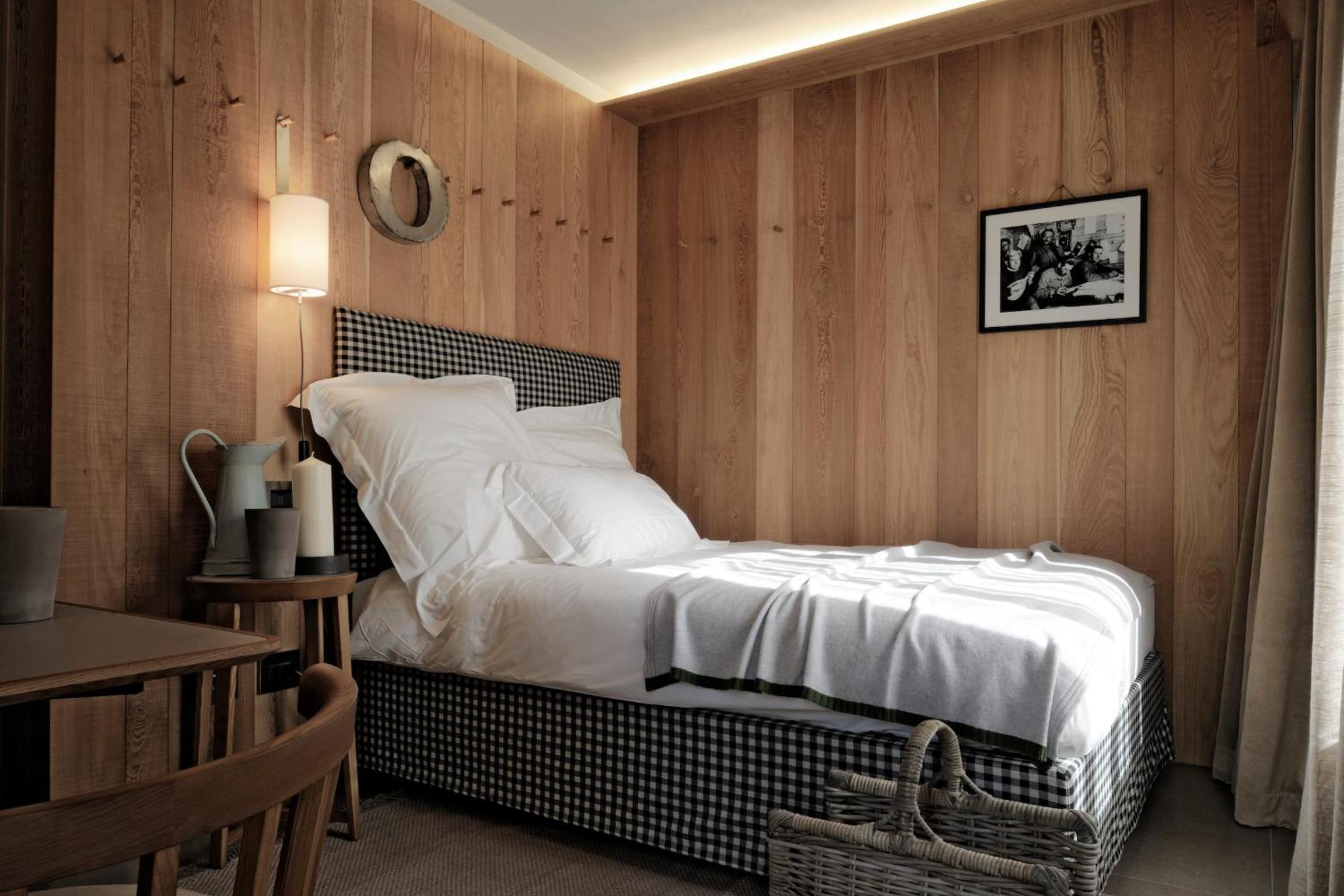 Quarto Duplo com Cama Francesa