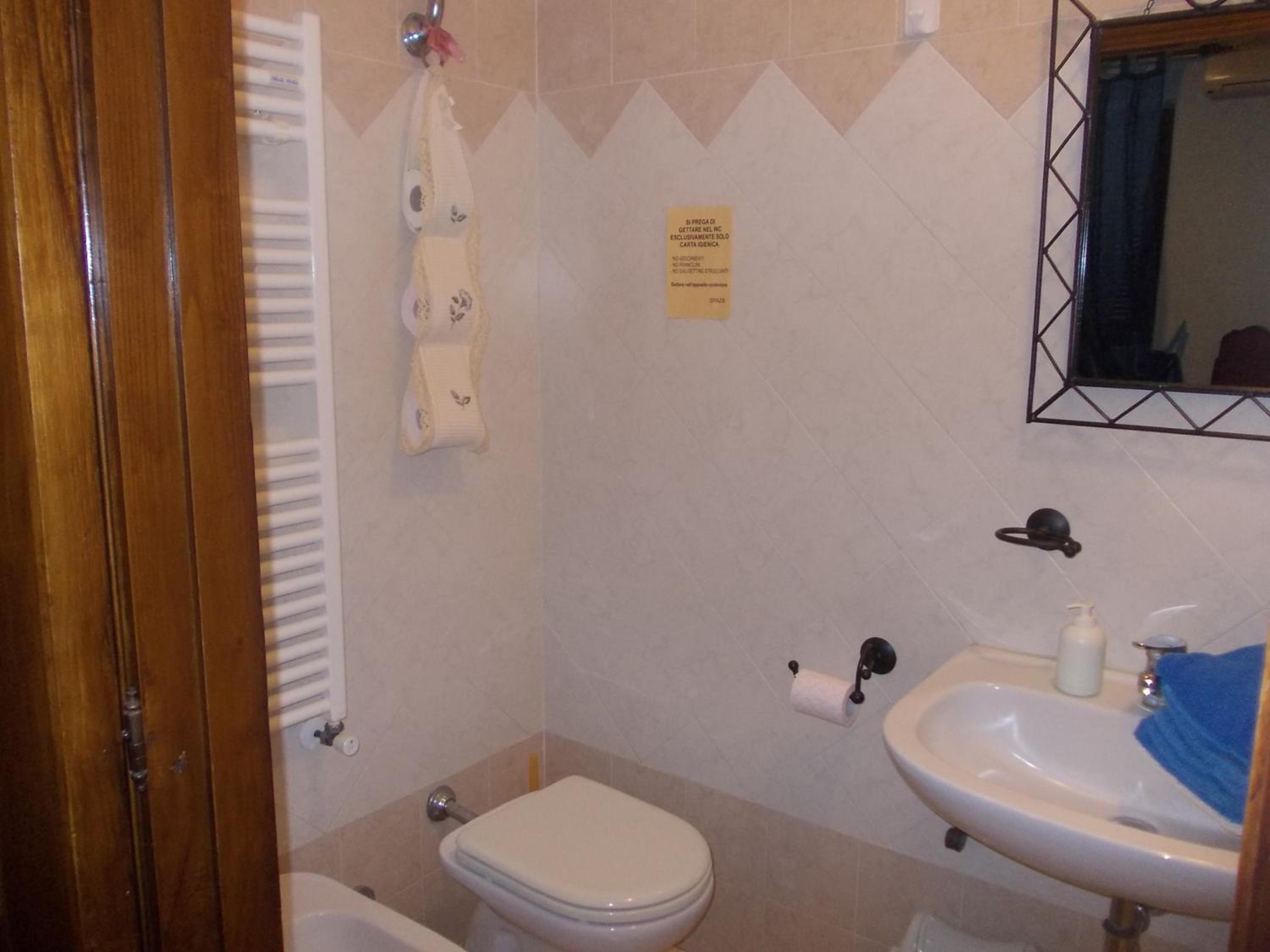 Double Room - Photo 17