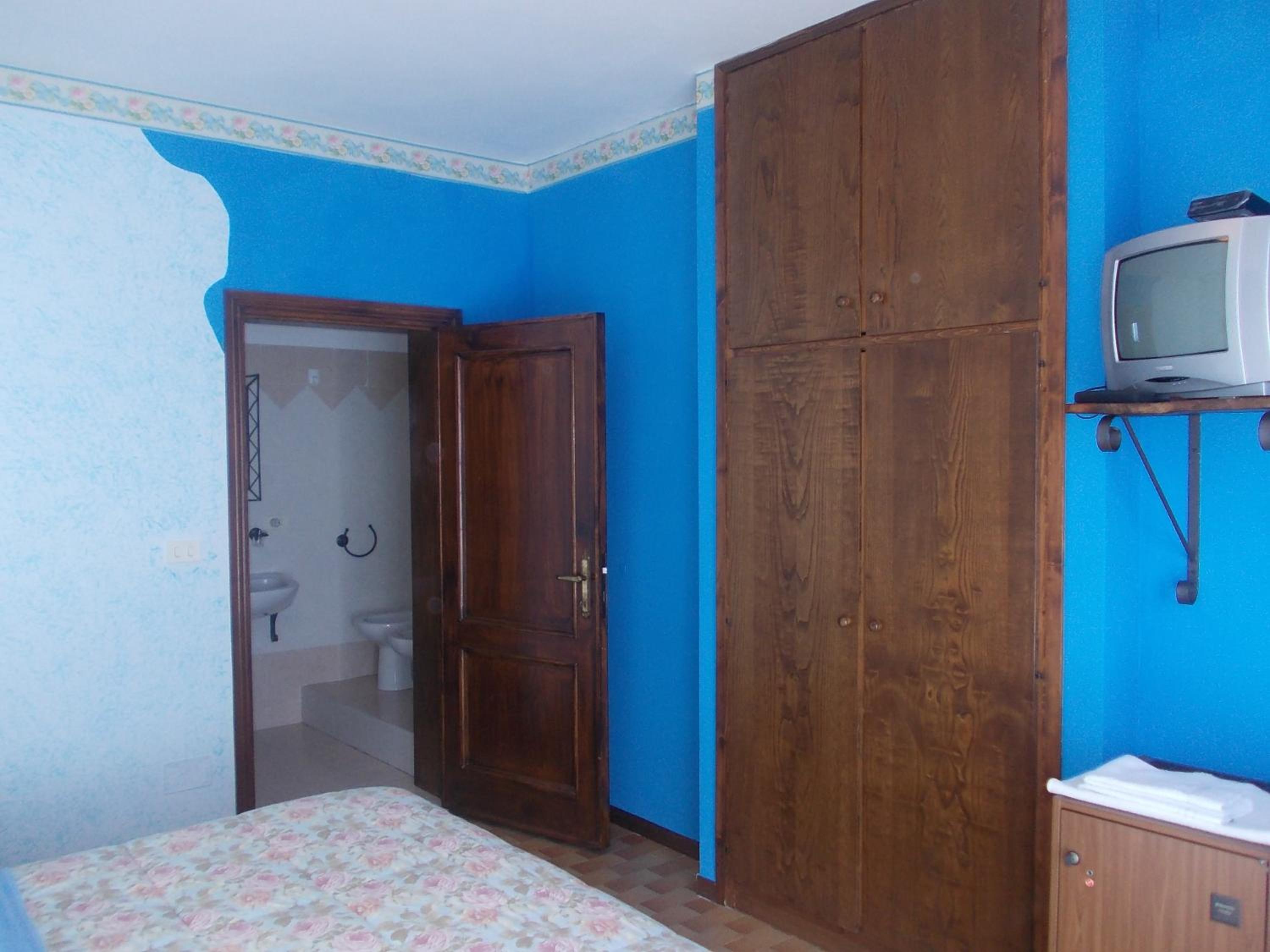 Double Room - Photo 6