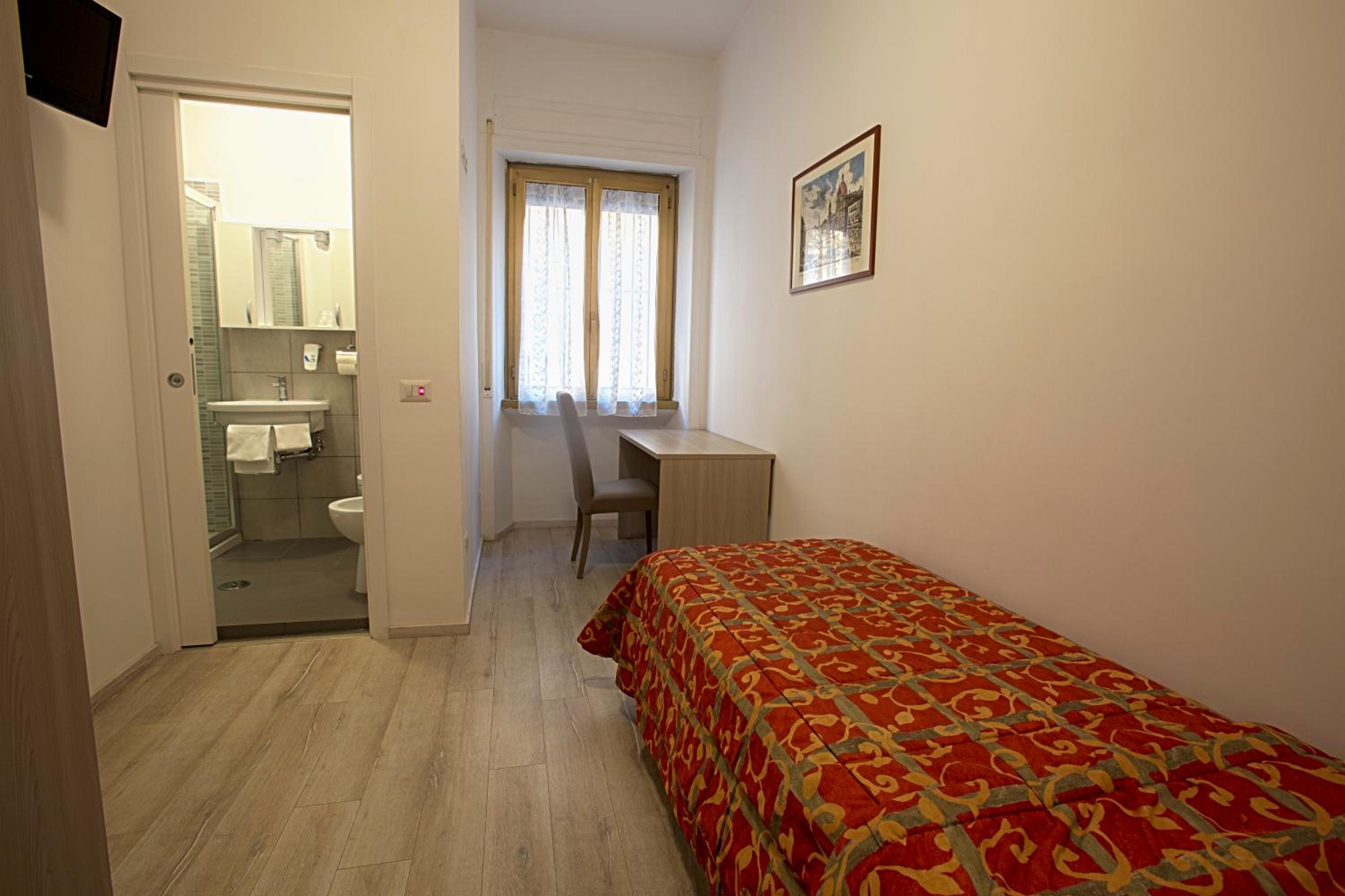 Single Room photo 1