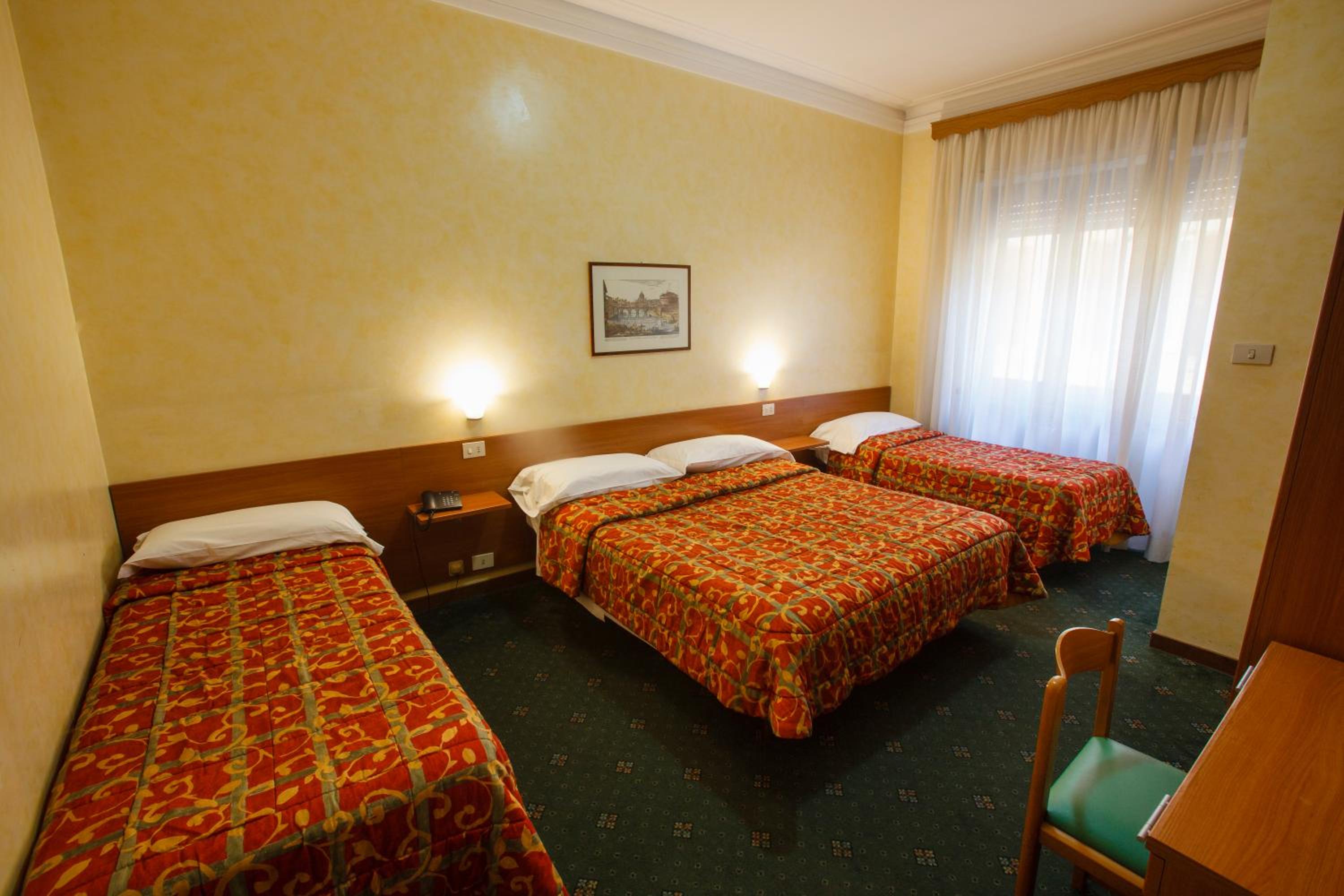 Quadruple Room - Photo 1