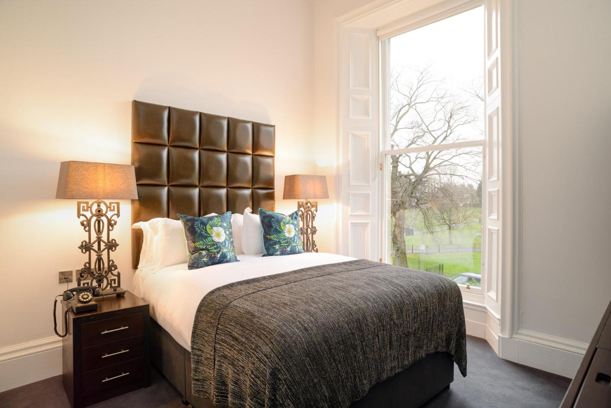 Double Room with Park View - Photo 5