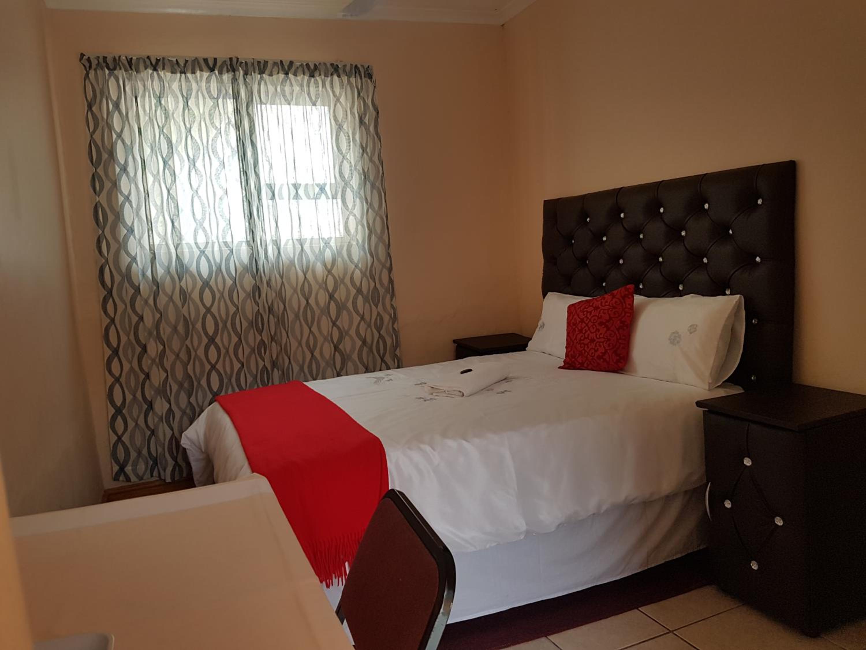 Basic Double Room photo 2