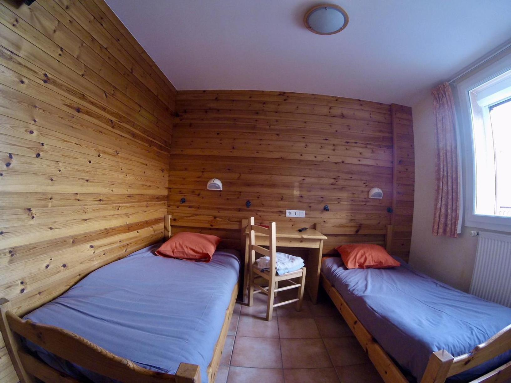 Standard Twin Room - Photo 4