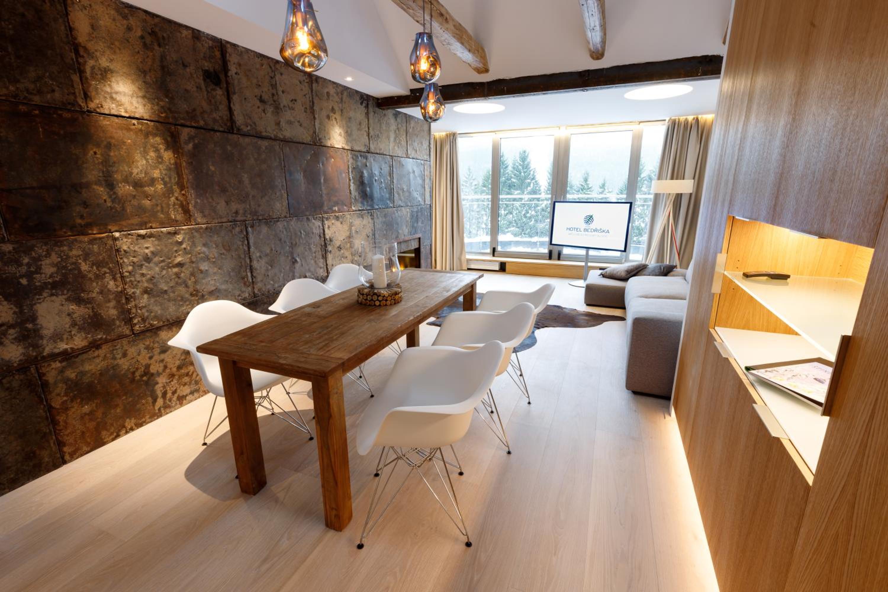 Two-Bedroom Exclusive Apartment with Balcony and Unlimited Access to the Wellness and Pool photo 3