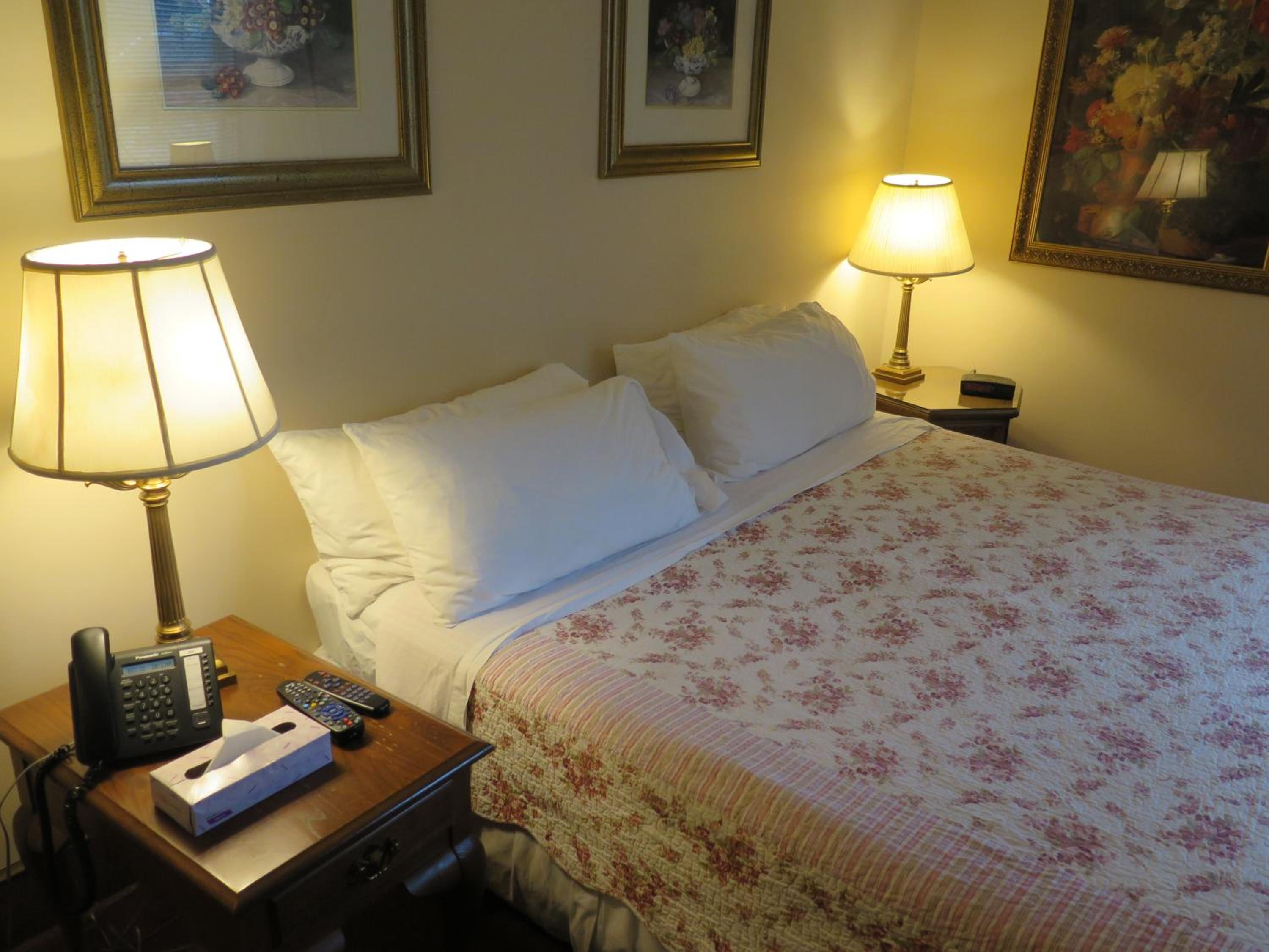 Deluxe King Room - Photo 2
