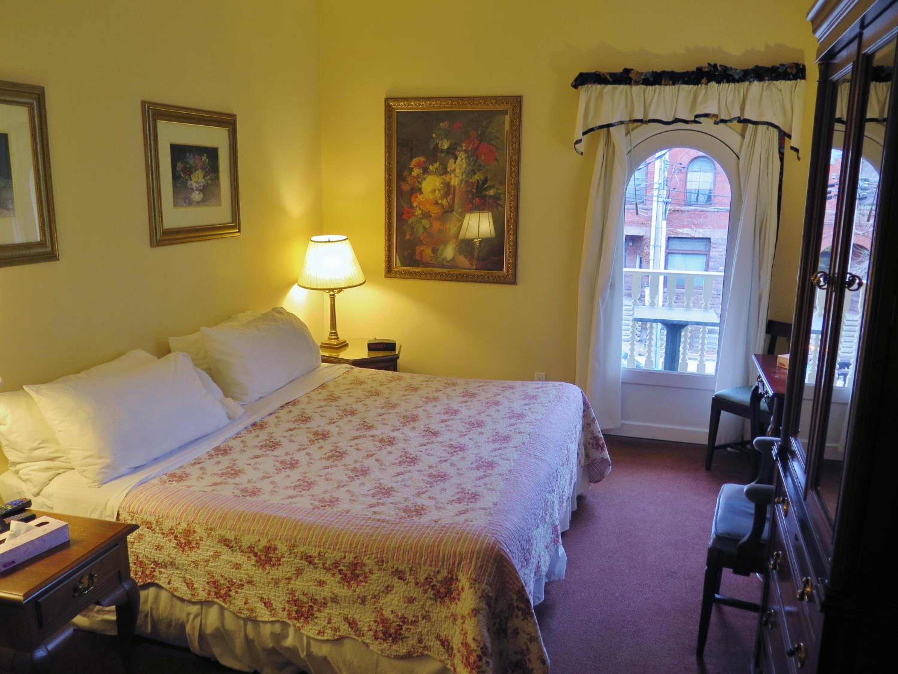 Deluxe King Room - Photo 3