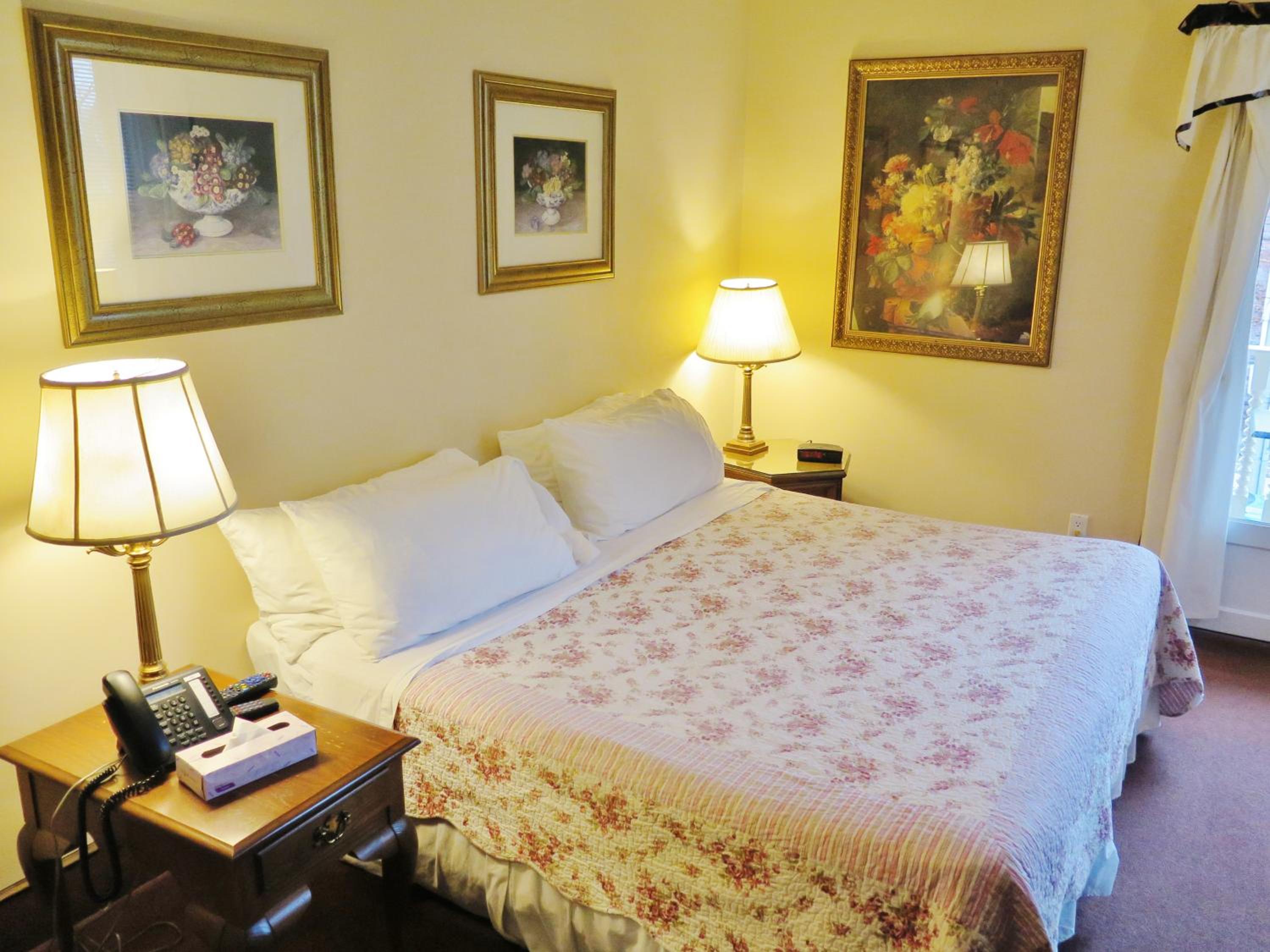 Deluxe King Room - Photo 4